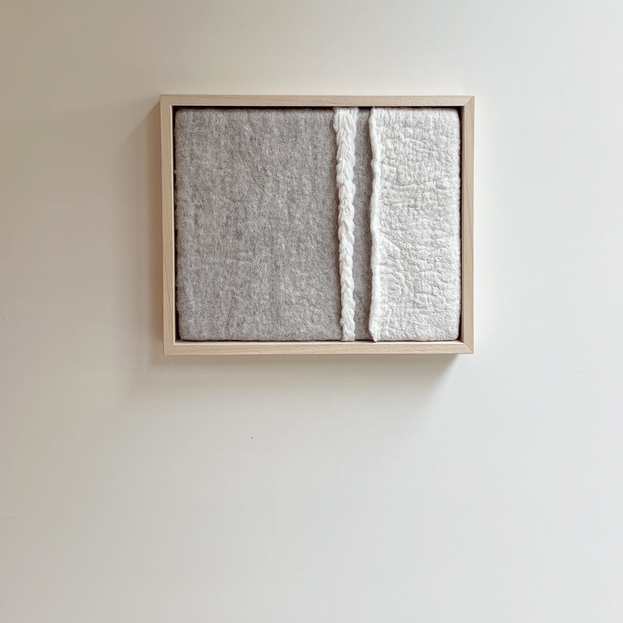 vilten wandkunst imperfectus X – vilt & vlow | 28 × 23 cm