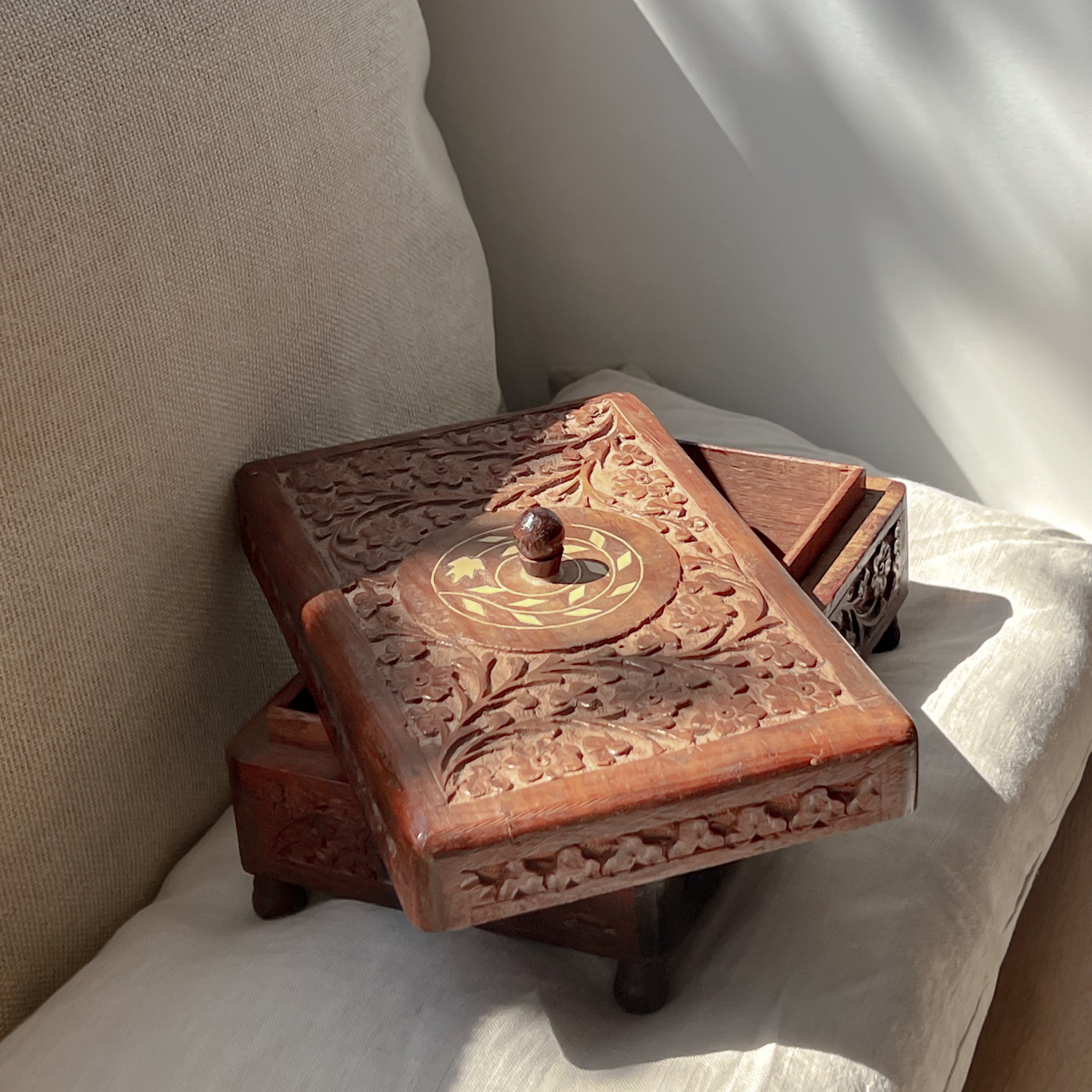 ambachtelijk - houten opbergkistje - sieradendoosje pre-loved Noii HOME