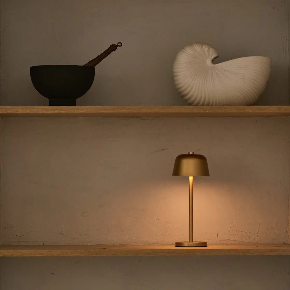 Anton Goud Oplaadbare Tafellamp | Strakke en draadloze verlichting Tavellio - Amsterdam