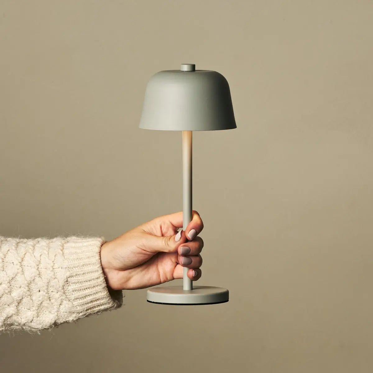 Anton Shadow Gray Oplaadbare tafellamp | Stijlvolle en draadloze verlichting Tavellio - Amsterdam