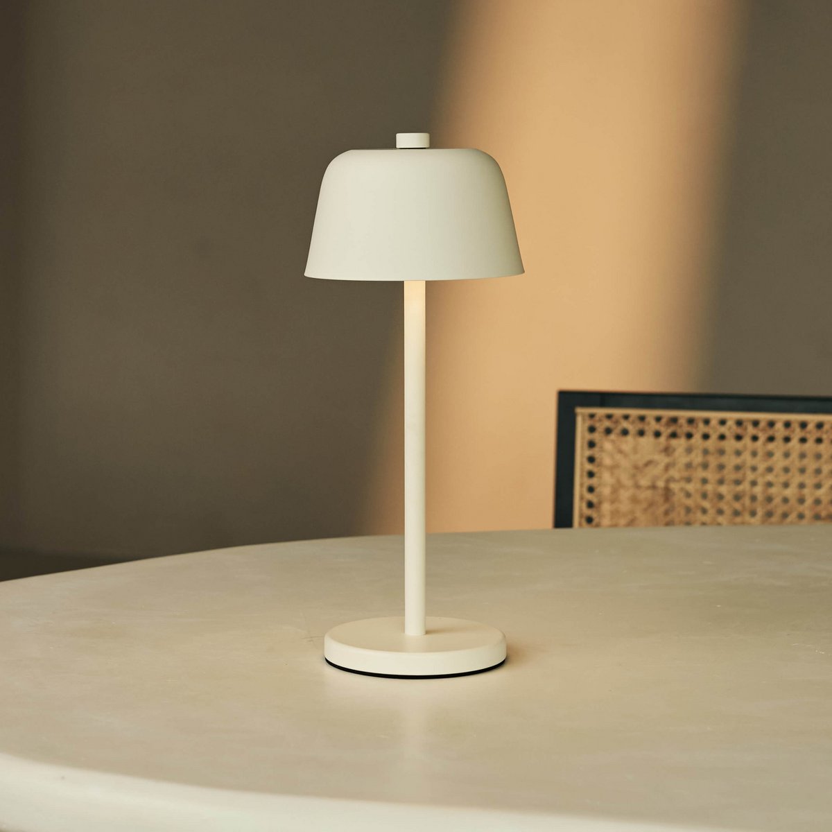 Anton vanille oplaadbare tafellamp | Stijlvolle en draadloze verlichting Tavellio - Amsterdam