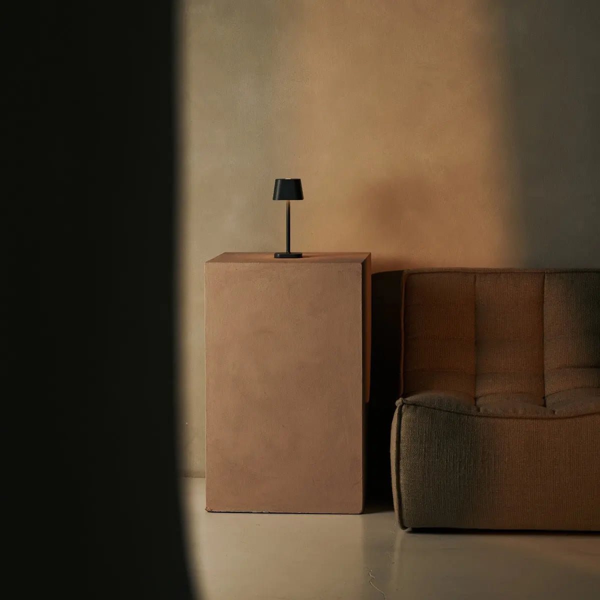 Ava Stone Gray - Oplaadbare tafellamp | Stijlvol, draadloos lamp en dimbaar Tavellio - Amsterdam