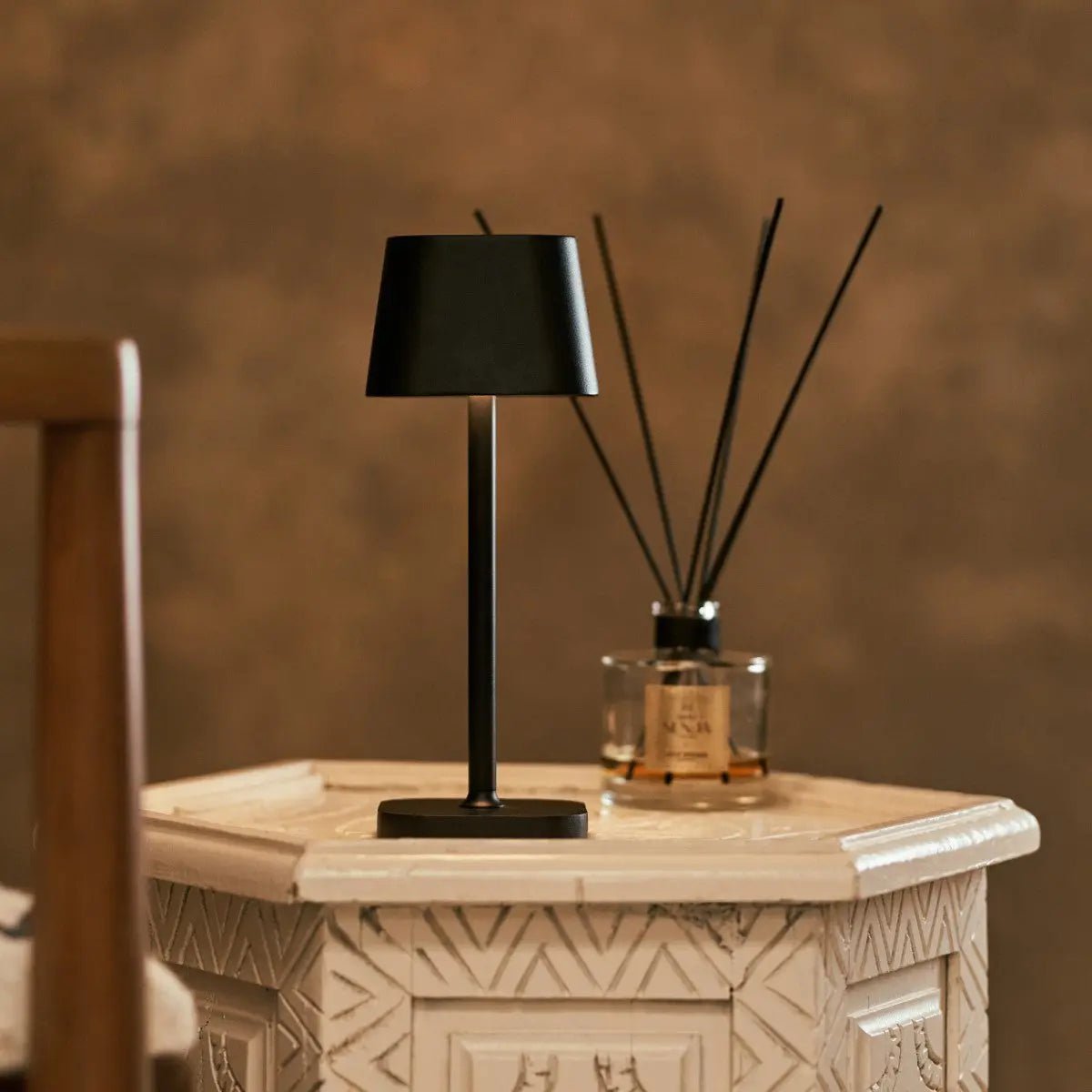 Ava Zwarte Oplaadbare Tafellamp | Slanke draadloze verlichtingsoplossing Tavellio - Amsterdam