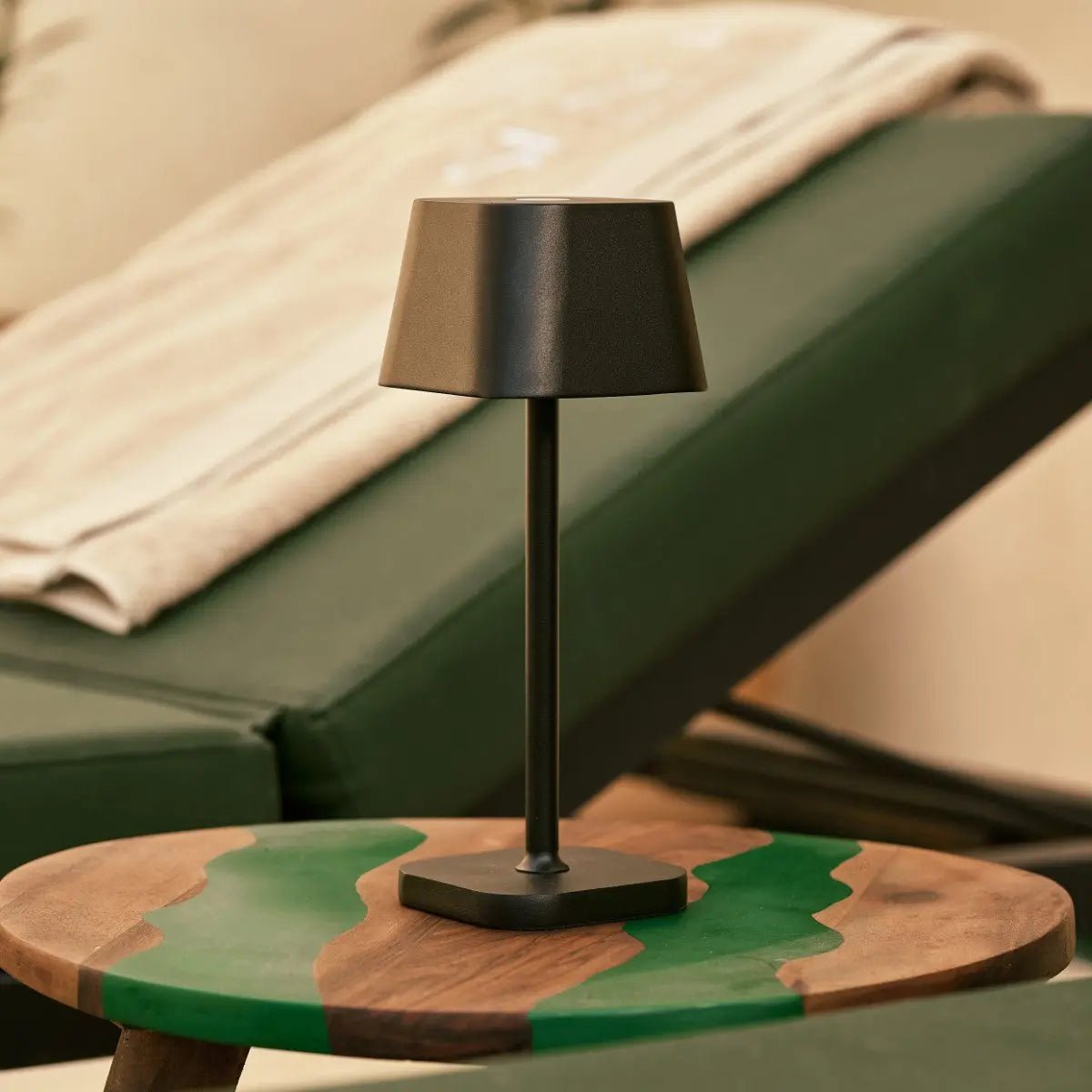 Ava Zwarte Oplaadbare Tafellamp | Slanke draadloze verlichtingsoplossing Tavellio - Amsterdam