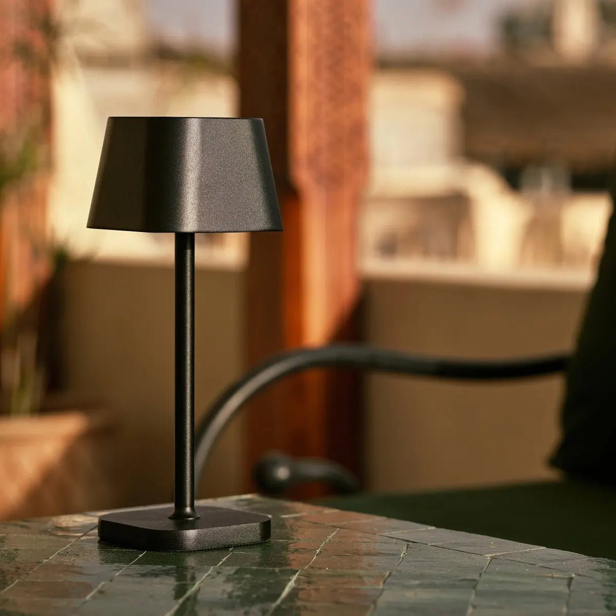 Ava Zwarte Oplaadbare Tafellamp | Slanke draadloze verlichtingsoplossing Tavellio - Amsterdam
