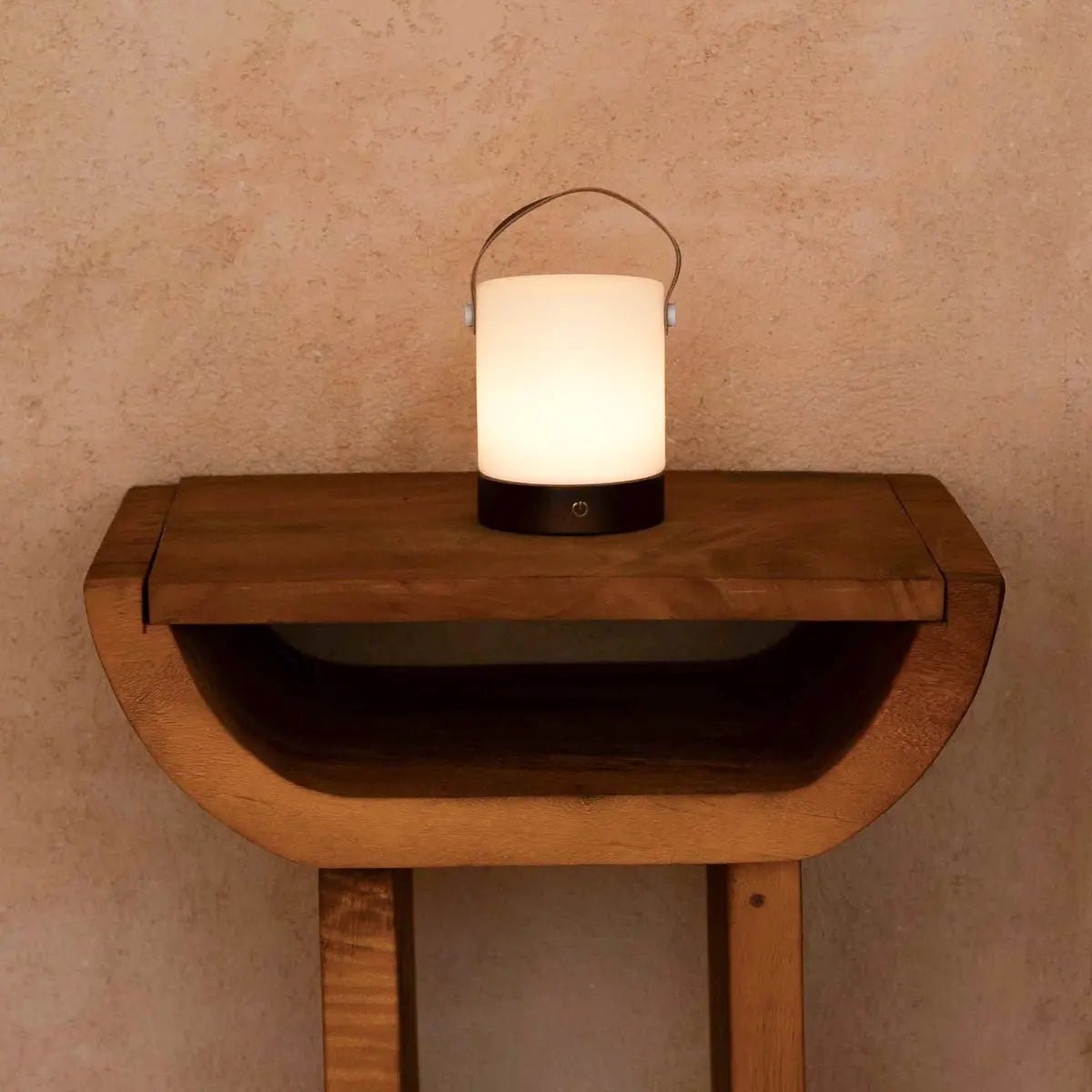 Avery donkerbruine oplaadbare houten tafellamp – draadloos en dimbaar met leren band Tavellio - Amsterdam