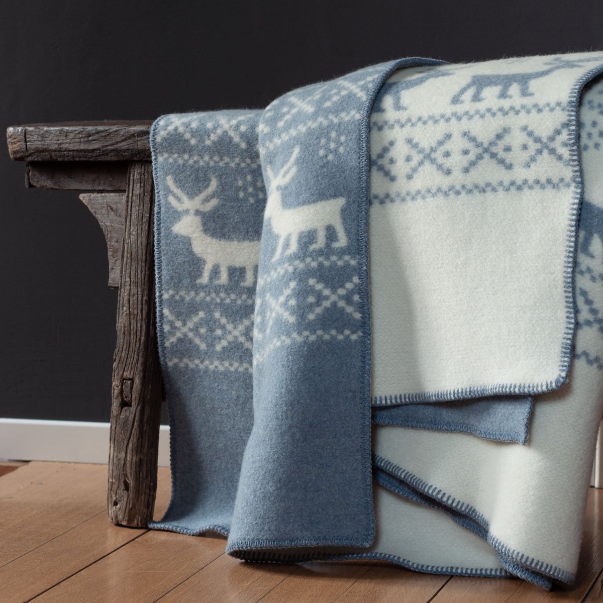 Beddeken van merinowol RENDEER - blauw MoST Blankets