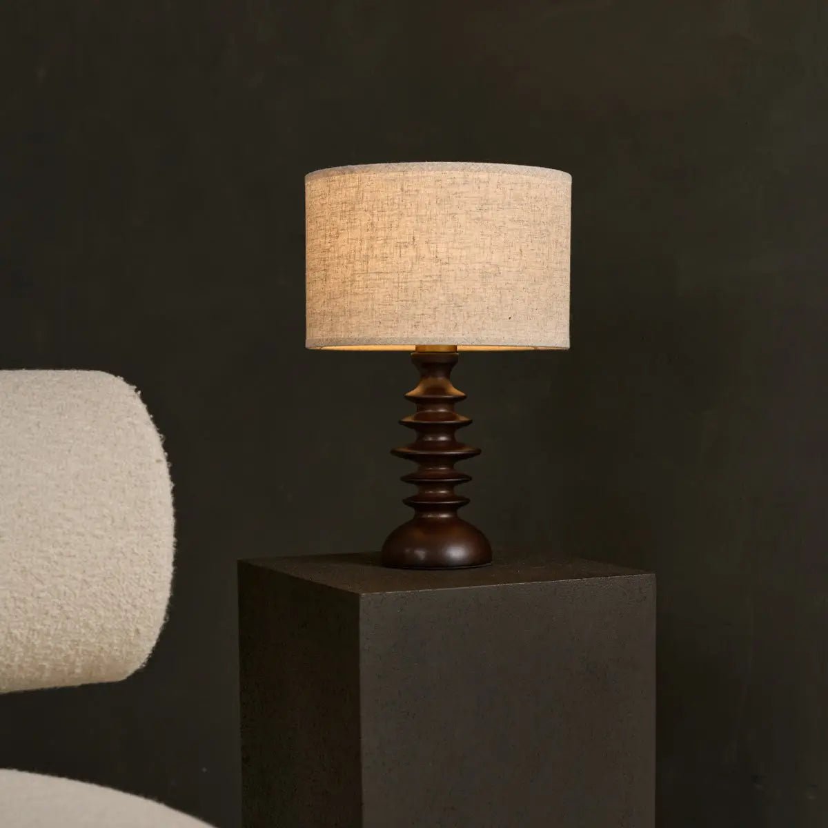 Bodhi donkerbruine houten lamp met beige lampenkap – elegante verlichting voor elke kamer Tavellio - Amsterdam