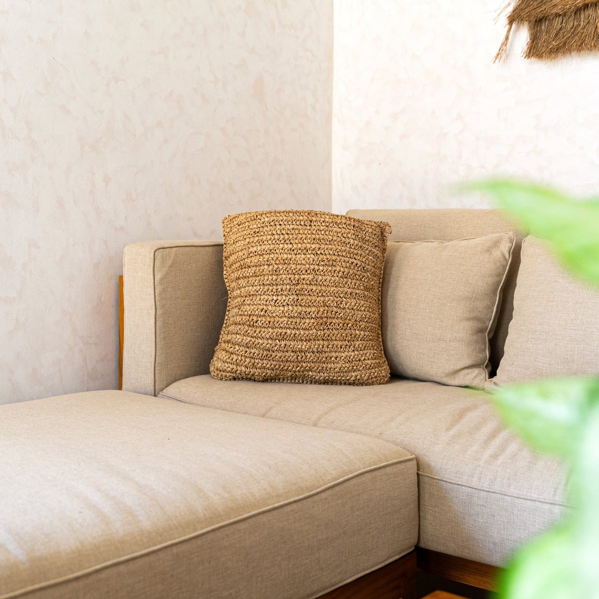 Boho kussen gemaakt van raffia - 40x40 cm decoratief geweven kussen - sofa kussen - natuurlijk beige vierkante kussen handgemaakt van raffia jiwa Soeji