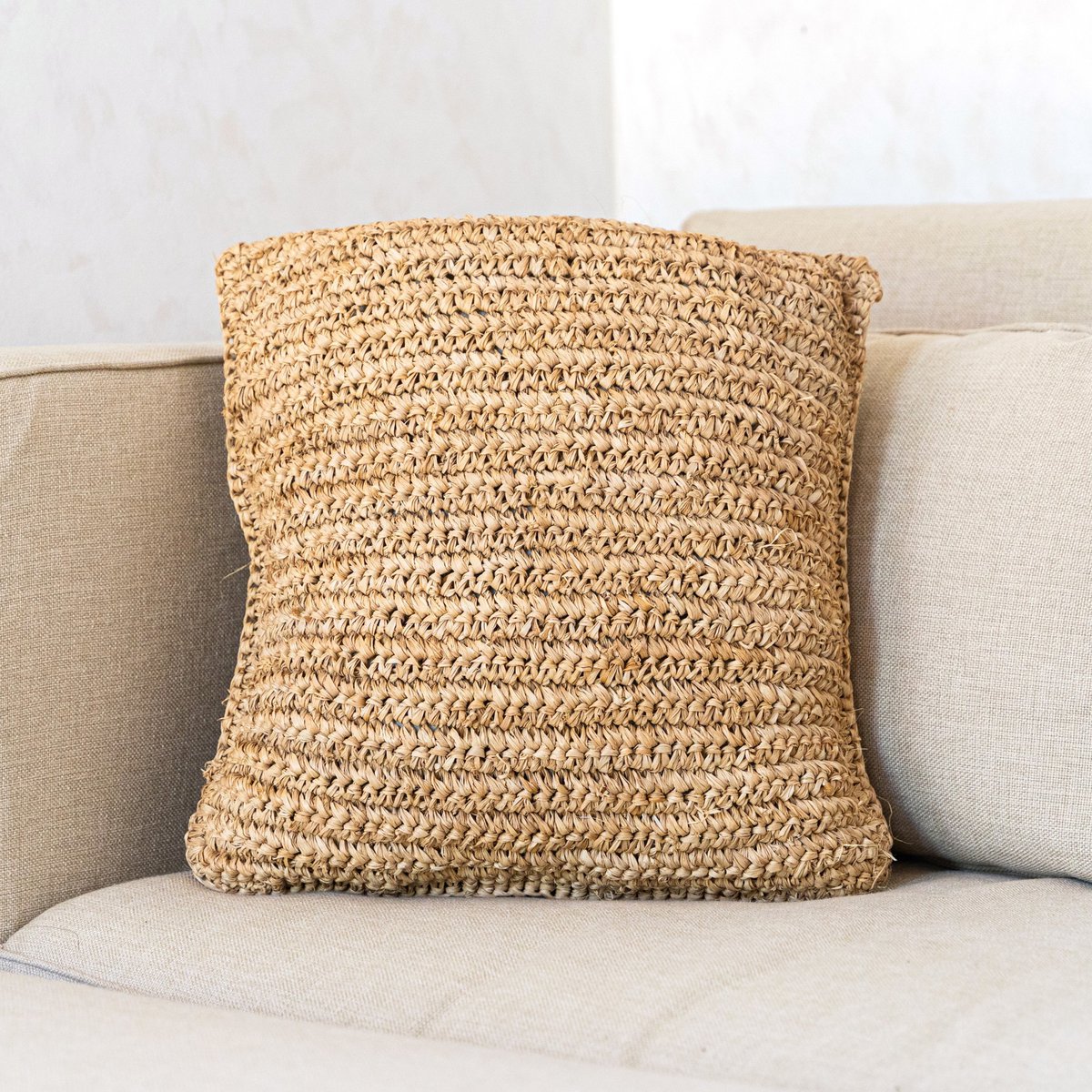 Boho kussen gemaakt van raffia - 40x40 cm decoratief geweven kussen - sofa kussen - natuurlijk beige vierkante kussen handgemaakt van raffia jiwa Soeji