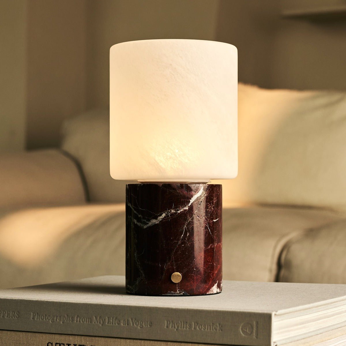 Cuyp Red / Rosso Levanto - Marmeren oplaadbare tafellamp - Draadloos, USB -oplaadbaar en maximaal 100 uur runtime Tavellio - Amsterdam