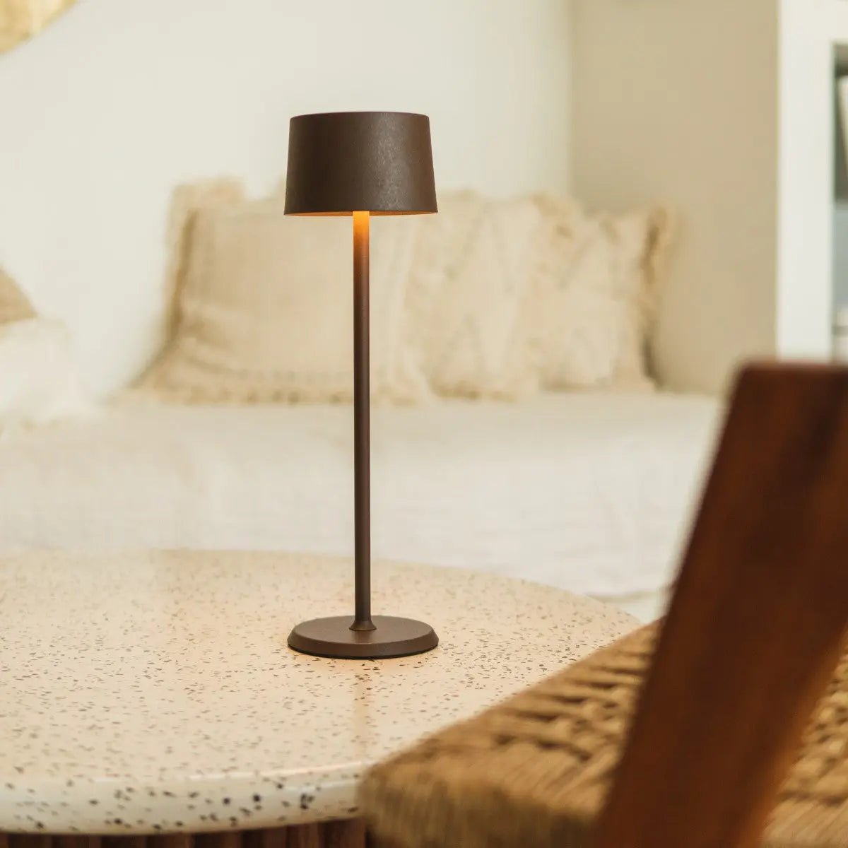 David Mocha Brown oplaadbare tafellamp 2 in 1 met verstelbare hoogte - dimpelbaar en draadloos met 120 uur batterij Tavellio - Amsterdam