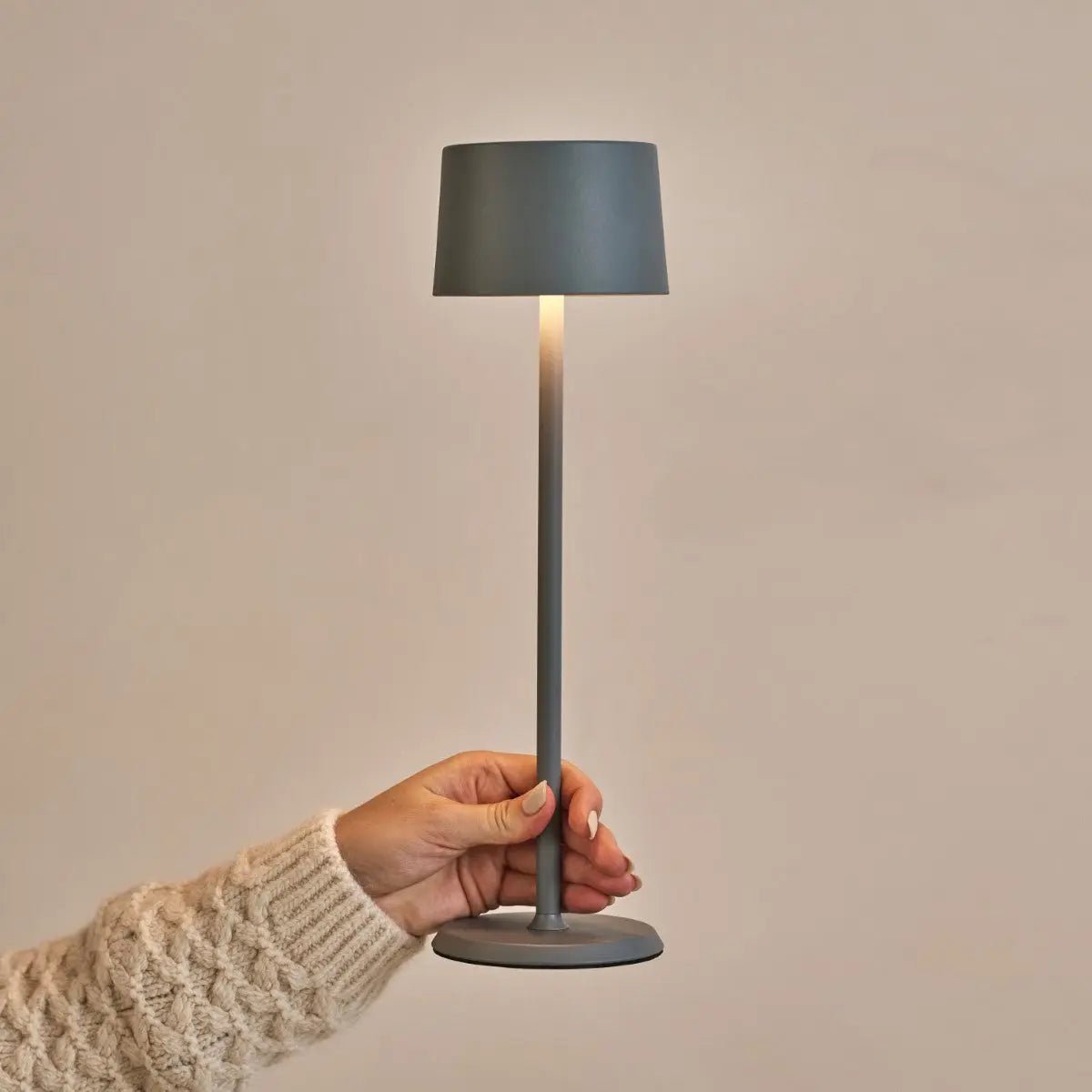 David Trout grijze oplaadbare ijzeren tafellamp – dimbaar en draadloos met 120 uur batterij Tavellio - Amsterdam