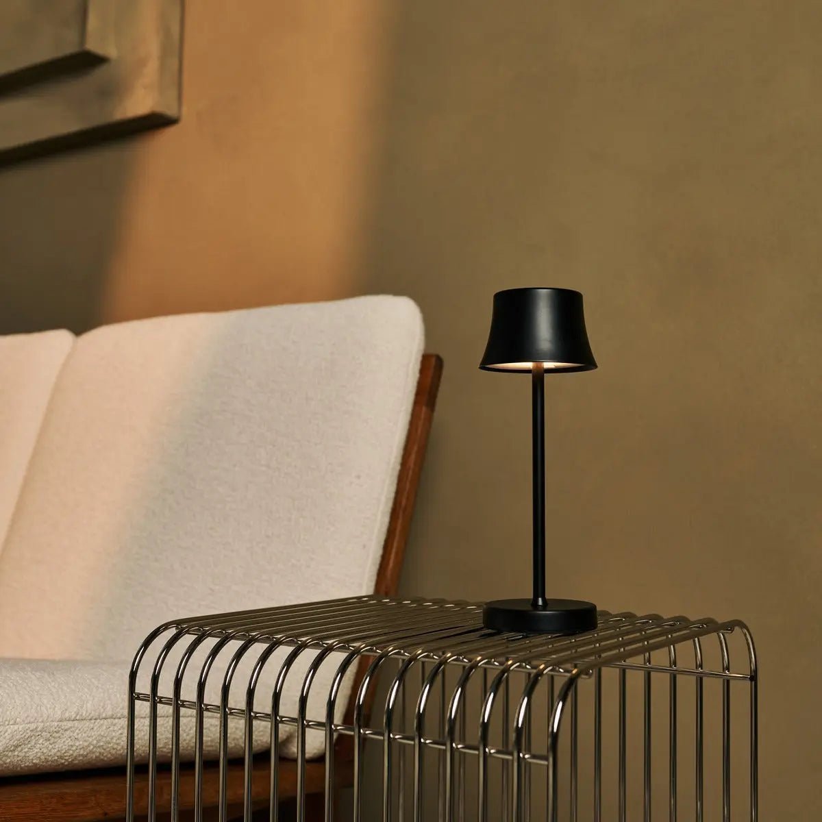 De pijp mini middernacht zwart oplaadbare tafellamp - draadloos opladen, dimbable lamp en 3 lichte kleuren Tavellio - Amsterdam