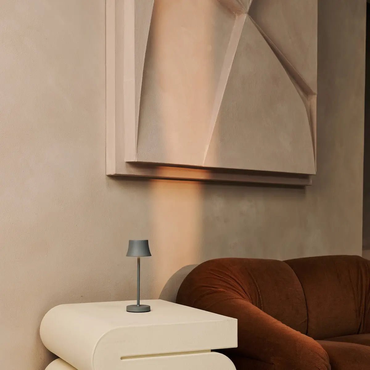 De pijp mini muis grijs oplaadbare tafellamp - draadloos opladen, dimbare lamp en 3 lichte kleuren Tavellio - Amsterdam