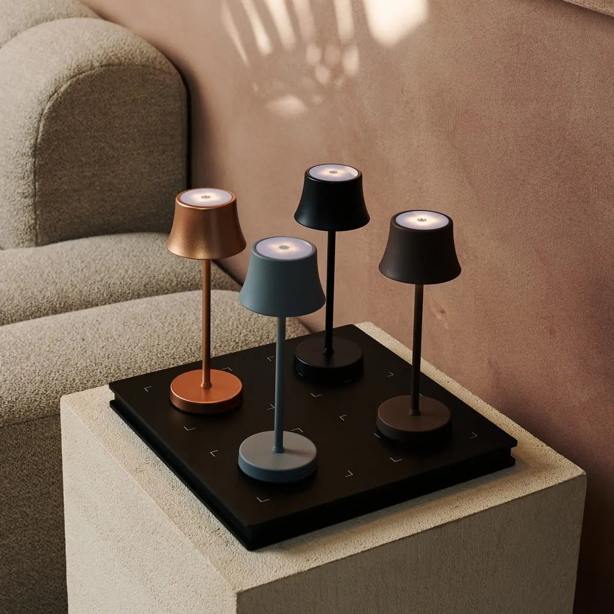 De pijp mini muis grijs oplaadbare tafellamp - draadloos opladen, dimbare lamp en 3 lichte kleuren Tavellio - Amsterdam