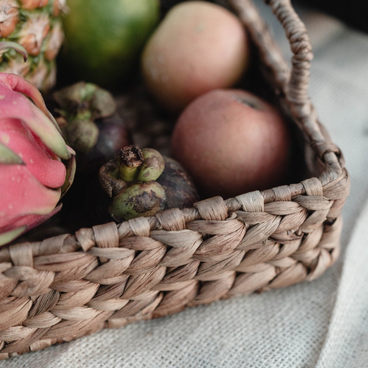 Dienblad BESAKIH van waterhyacint (3 maten) Soeji