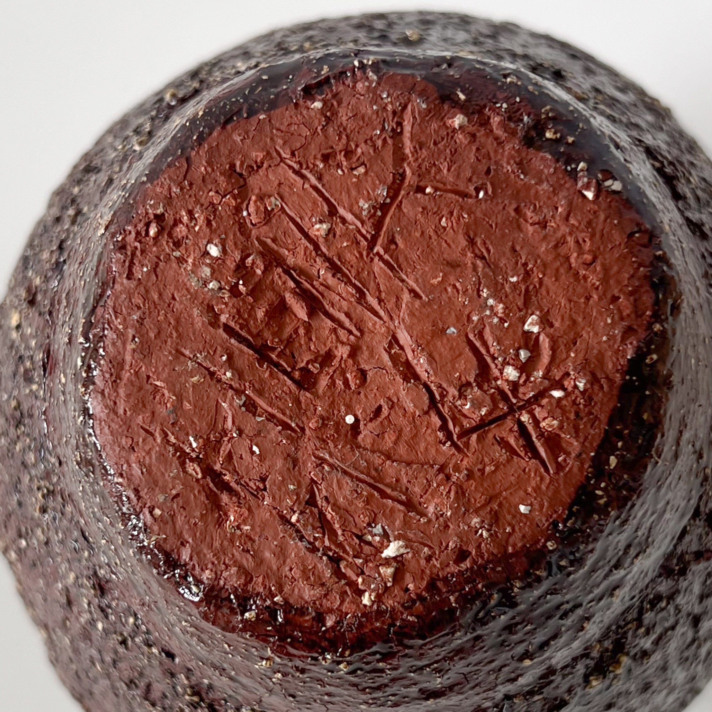 donkerbruine grès vaas – compacte studio pottery – 20,5 cm Noii HOME