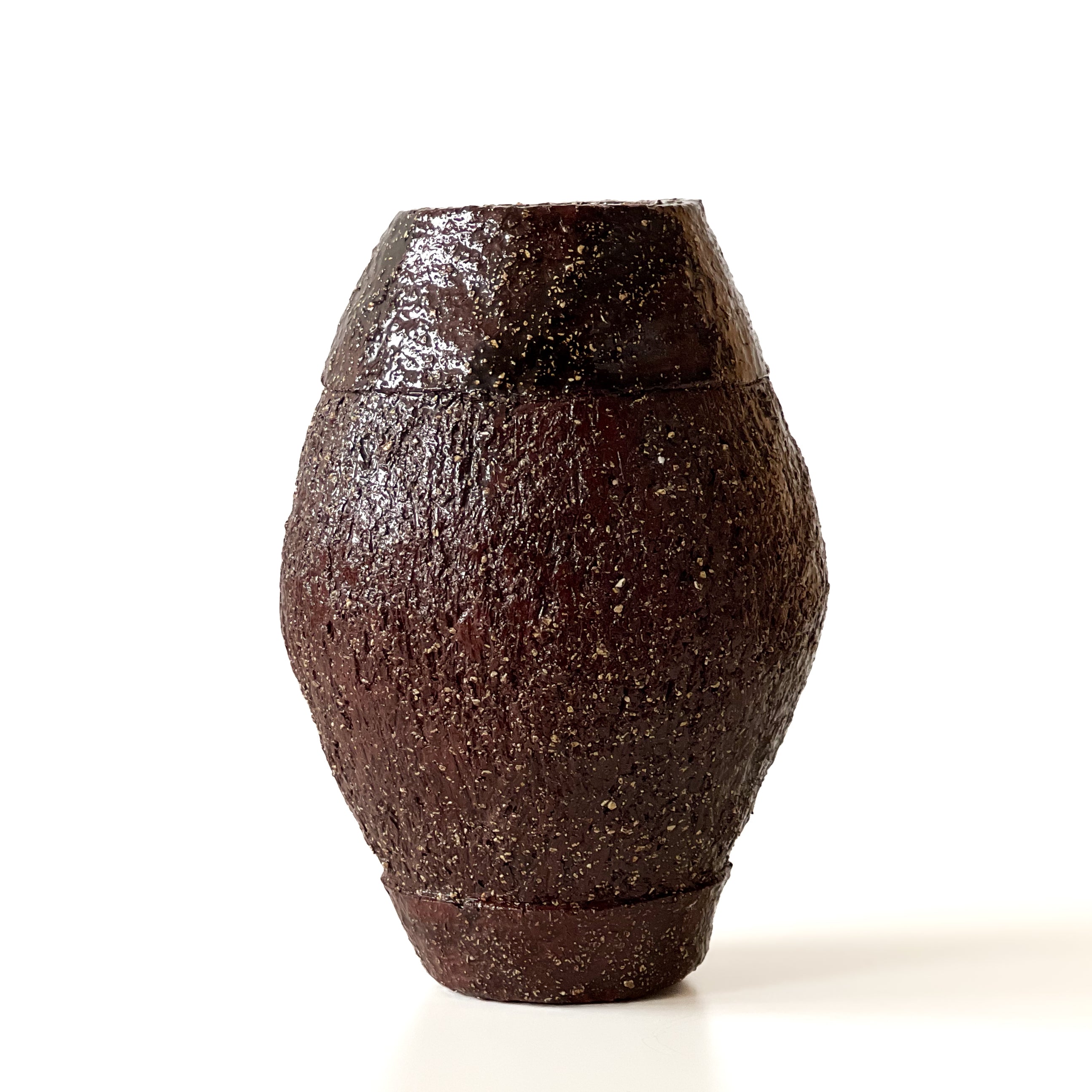 donkerbruine grès vaas – compacte studio pottery – 20,5 cm Noii HOME