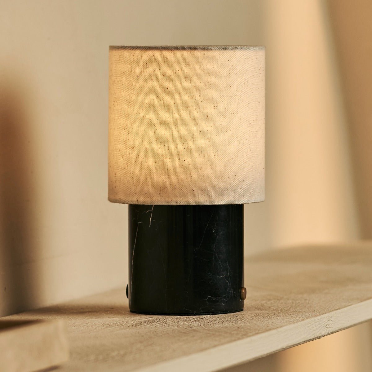 Dou Black / Nero Marquina - Marmeren oplaadbare tafellamp - draadloos, 3 lichte modi en met linnen verwisselbare lampenkap Tavellio - Amsterdam