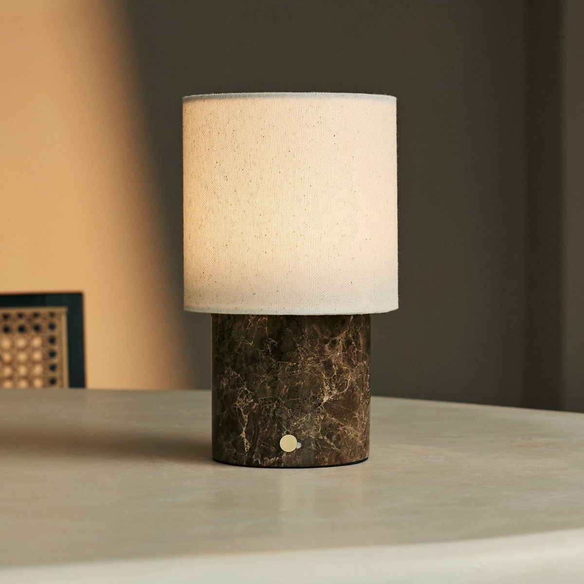 Dou Brown / Emperador Donker - Marble oplaadbare tafellamp - Draadloos, 3 lichte modi en met linnen verwisselbare lampenkap Tavellio - Amsterdam