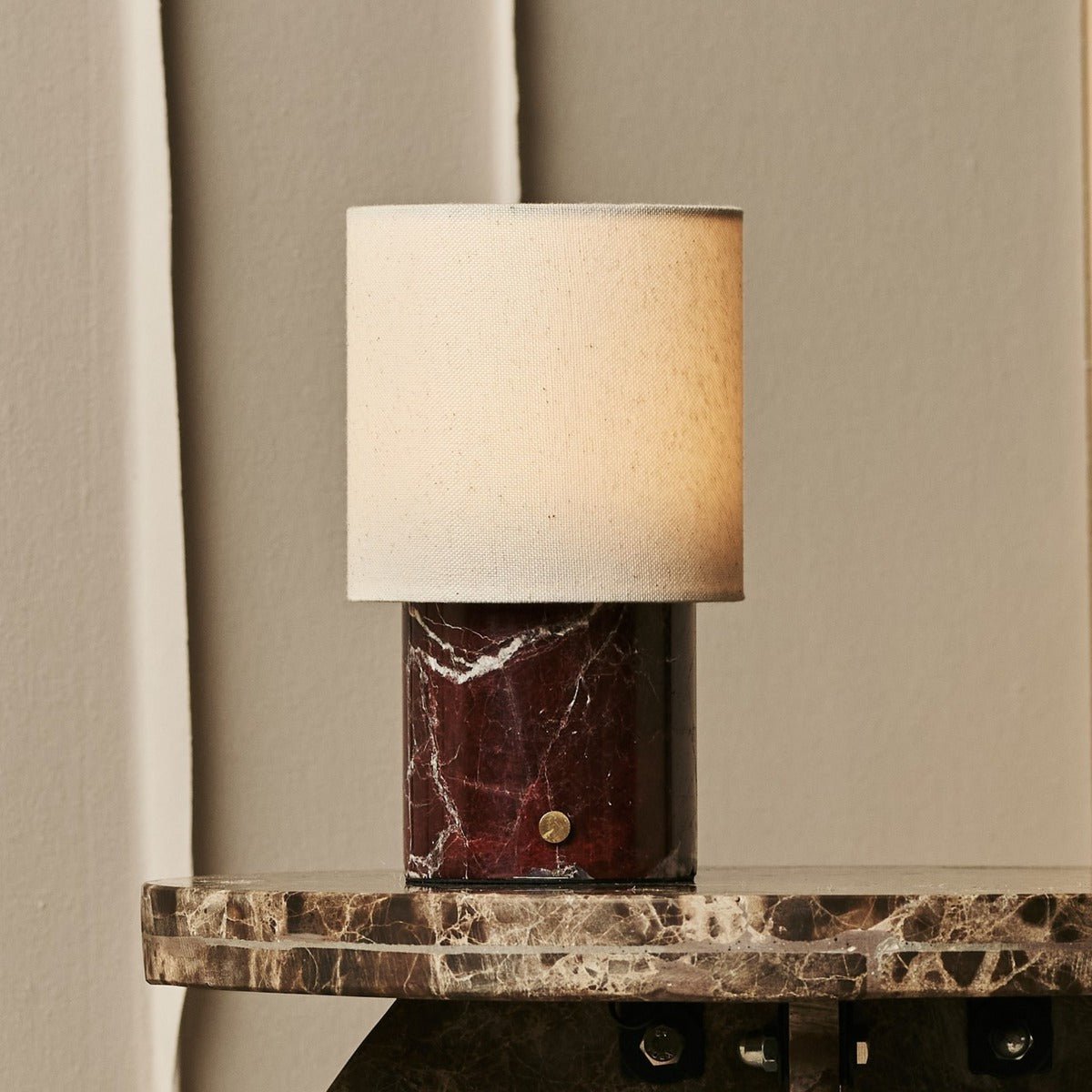 Dou Red / Rosso Levanto - Marmeren oplaadbare tafellamp - Draadloos, 3 lichte modi en met linnen verwisselbare lampenkap Tavellio - Amsterdam