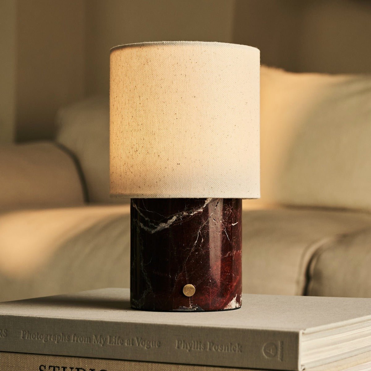 Dou Red / Rosso Levanto - Marmeren oplaadbare tafellamp - Draadloos, 3 lichte modi en met linnen verwisselbare lampenkap Tavellio - Amsterdam