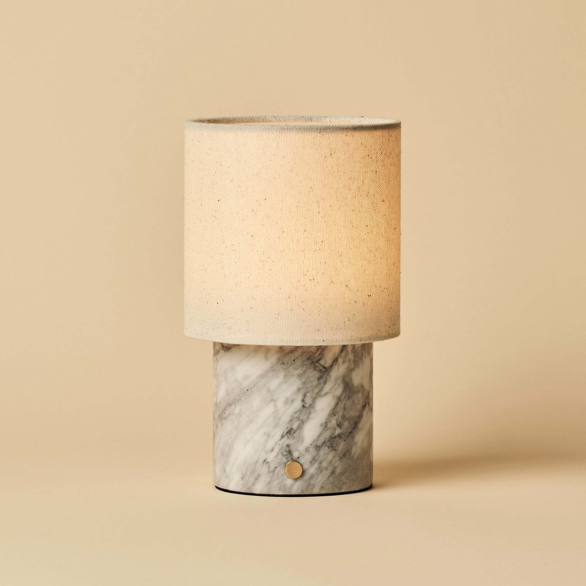 Dou White / Bianco Statuarietto - Marmeren oplaadbare tafellamp - Draadloos, 3 lichte modi en met linnen verwisselbare lampenkap Tavellio - Amsterdam