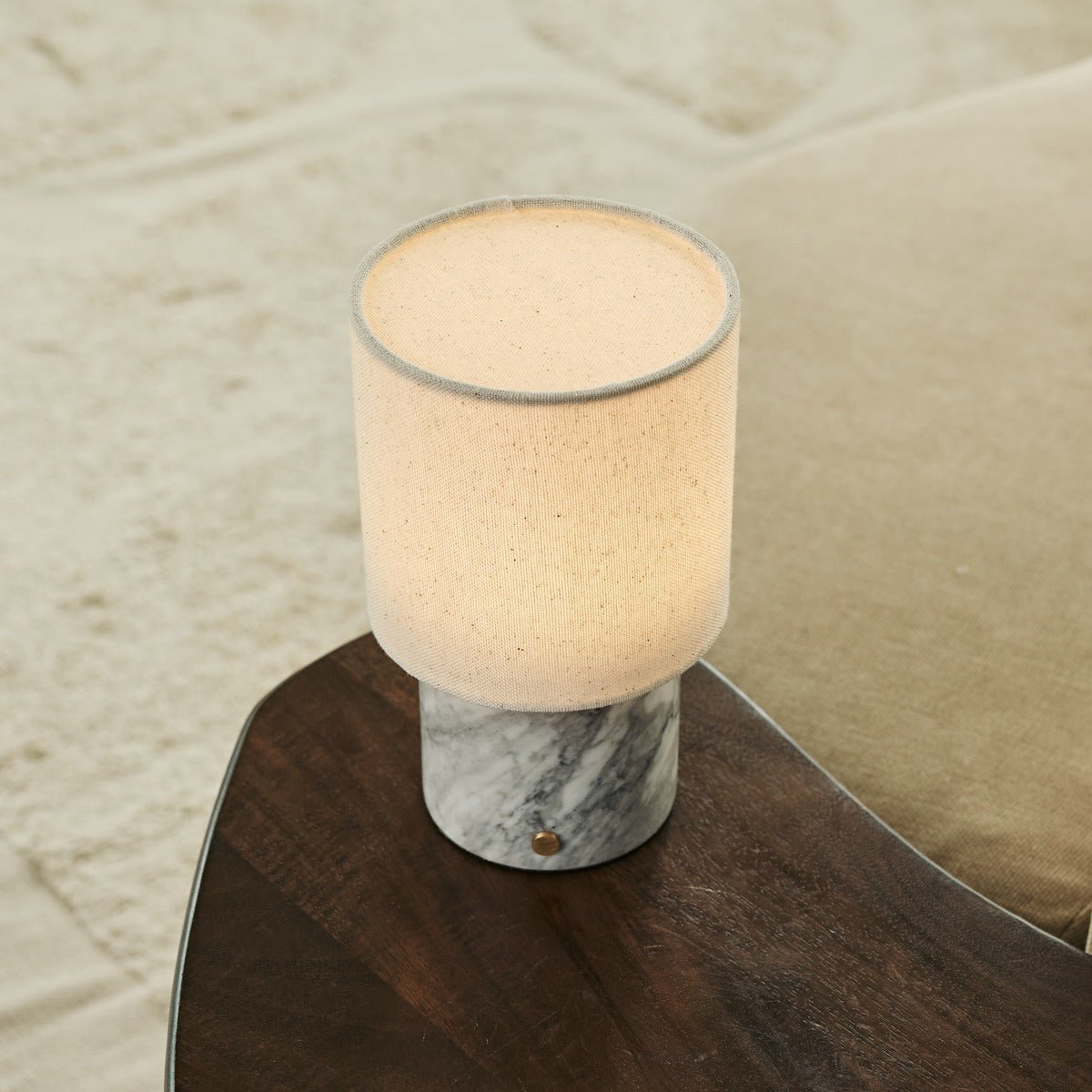 Dou White / Bianco Statuarietto - Marmeren oplaadbare tafellamp - Draadloos, 3 lichte modi en met linnen verwisselbare lampenkap Tavellio - Amsterdam