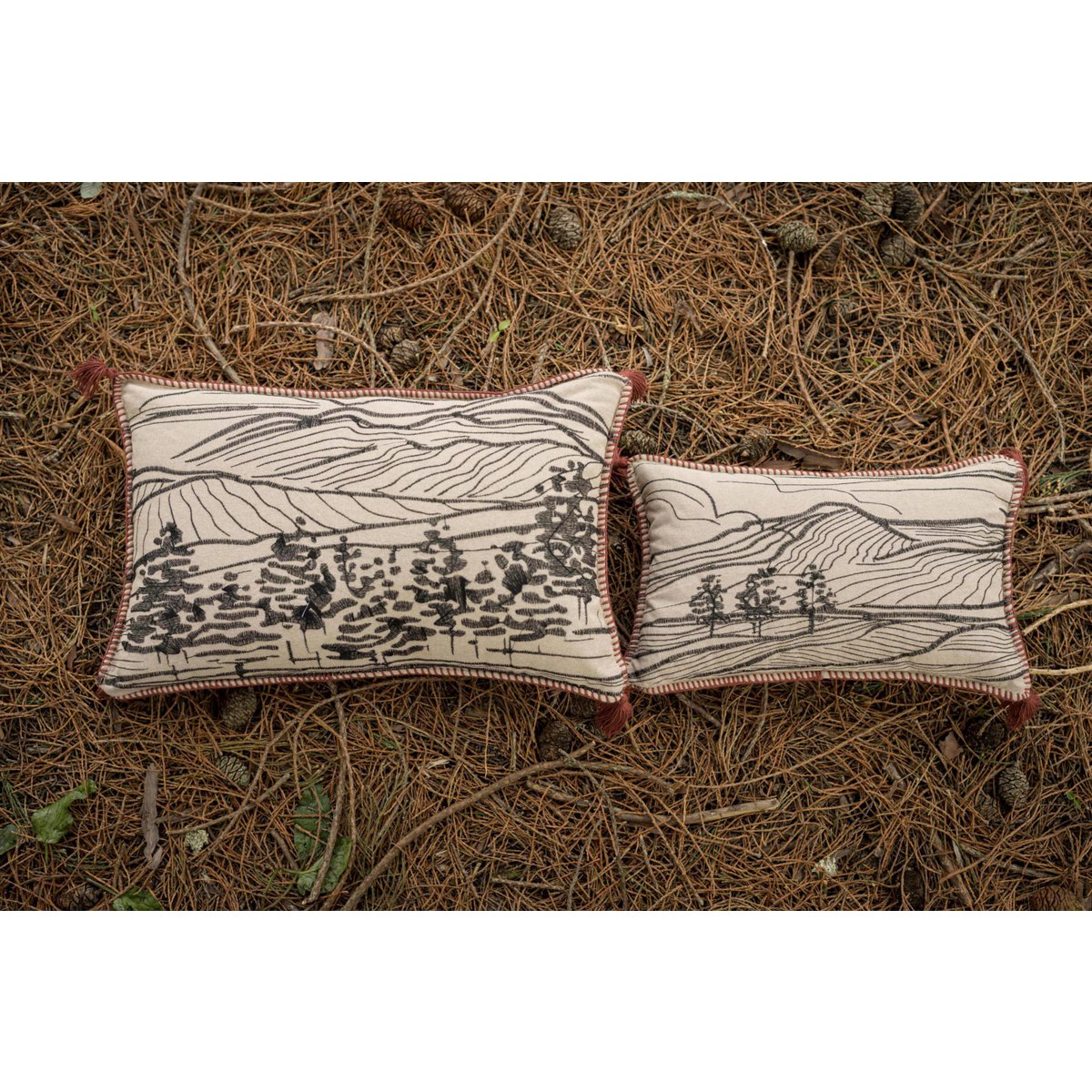 Dusko Siena geborduurd kussen 40 x 65 VIVARAISE