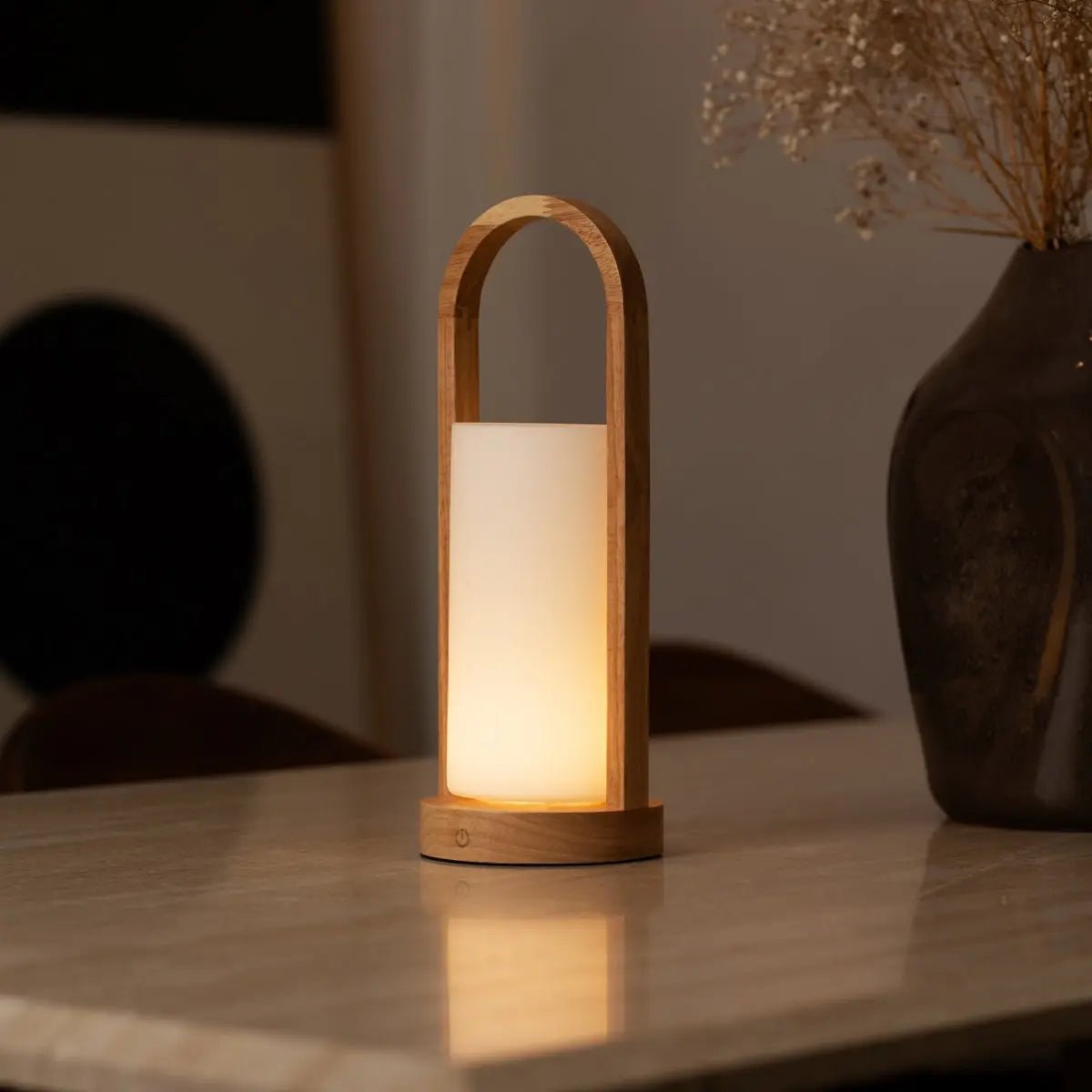 Evie Lichtbruine Oplaadbare Houten Tafellamp | Dimbaar, draadloos en 3 lichtmodi Tavellio - Amsterdam