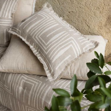 geometrische print kussen – tina - natural – 30x50 - vivaraise VIVARAISE