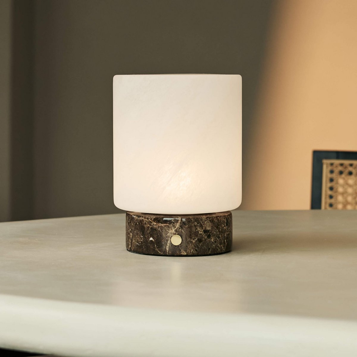 Gierstbruin / emperador donker - marmeren oplaadbare tafellamp - 3 lichte modi, draadloos en met glazen verwisselbare lampenkap Tavellio - Amsterdam