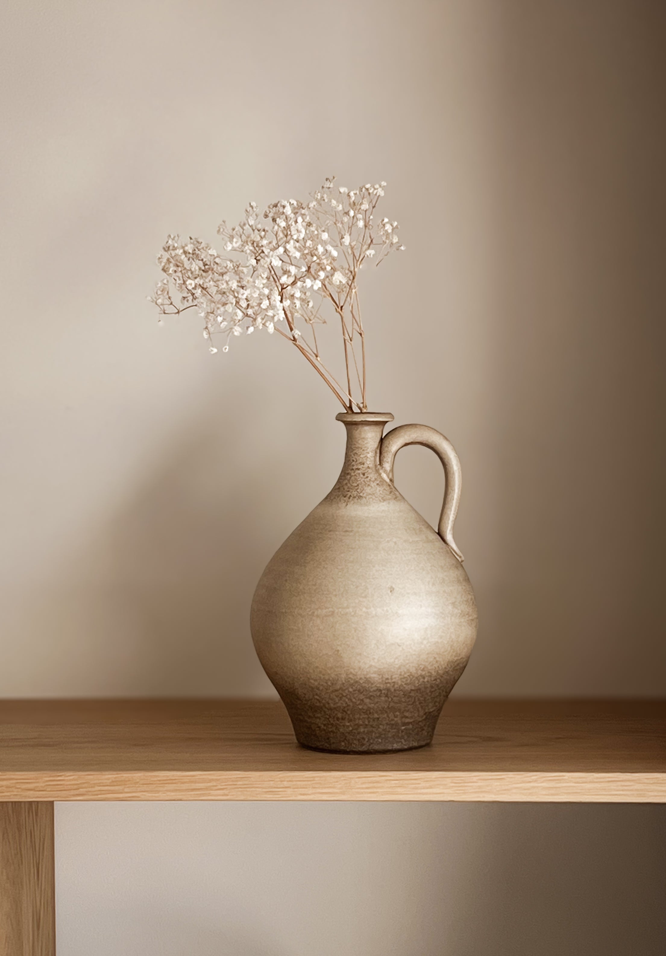 grès kruik naturel – handgemaakt en gesigneerd – keramiek vaas 22,5 cm - pre-loved Noii HOME