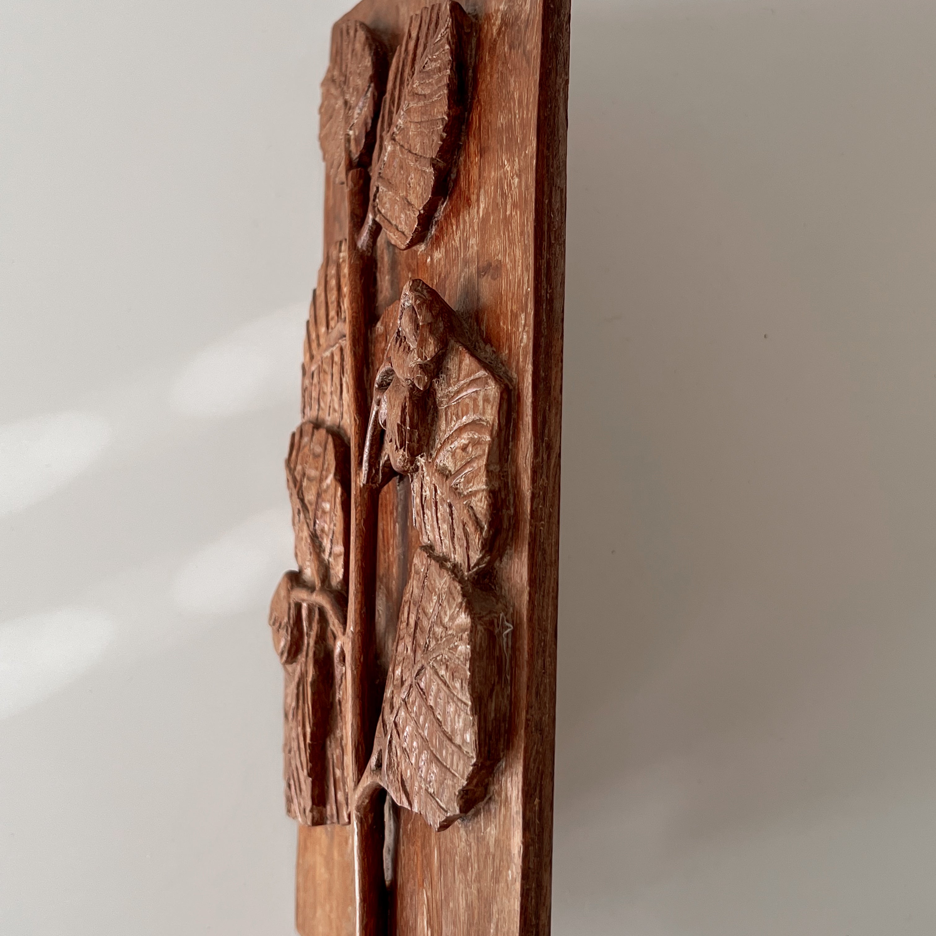 handgesneden houten paneel – bladeren en noten – vintage Noii HOME