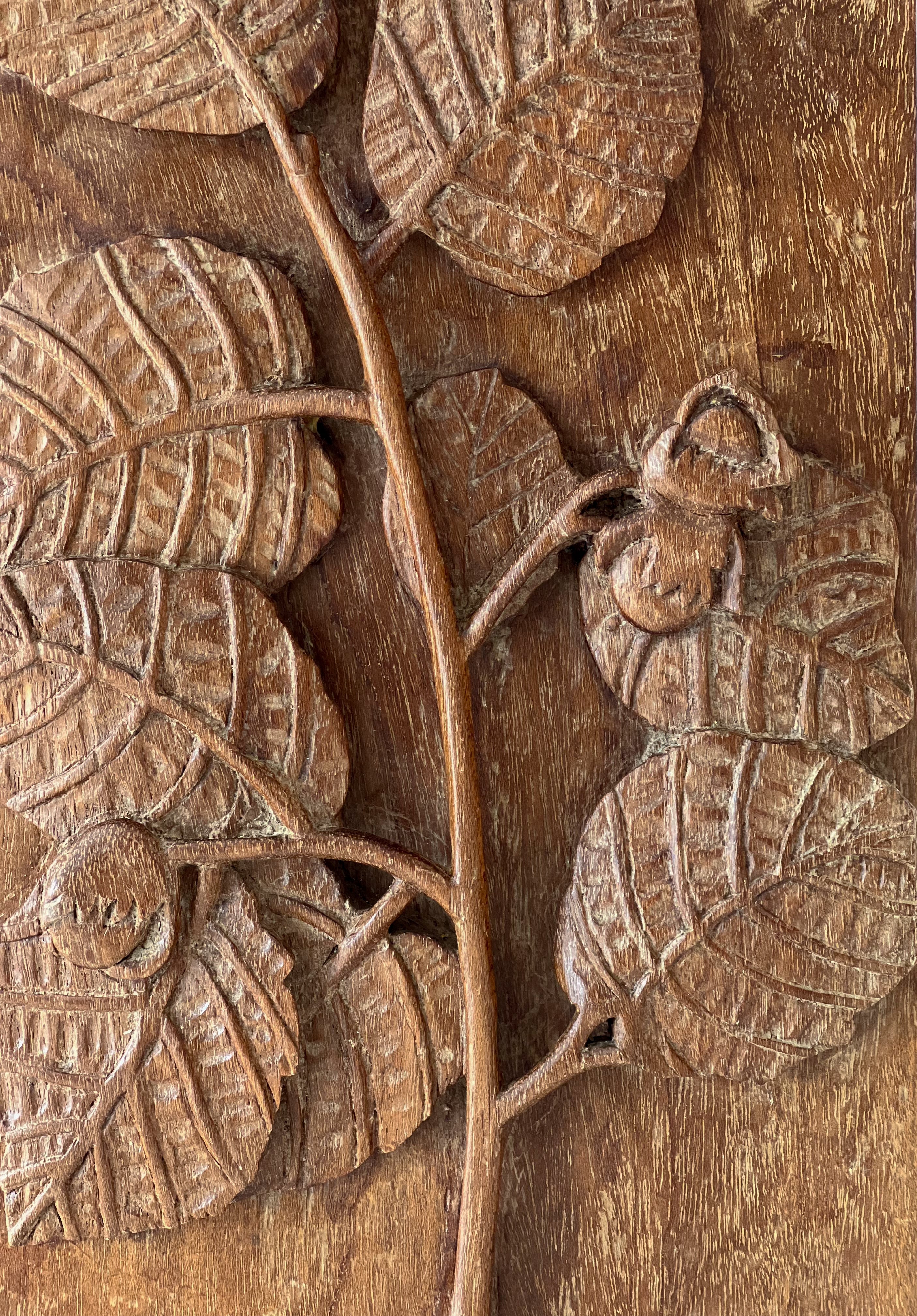 handgesneden houten paneel – bladeren en noten – vintage Noii HOME