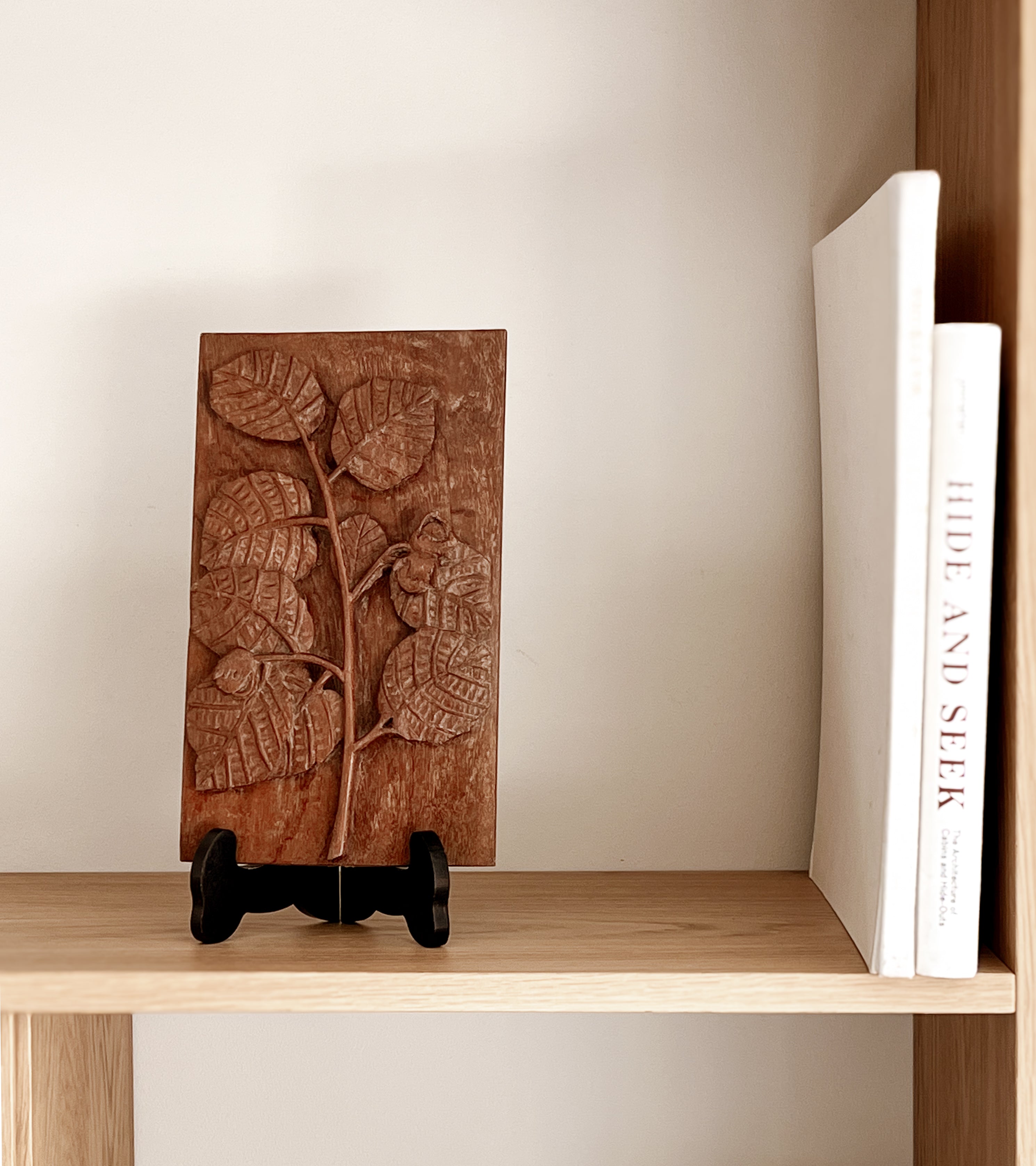 handgesneden houten paneel – bladeren en noten – vintage Noii HOME