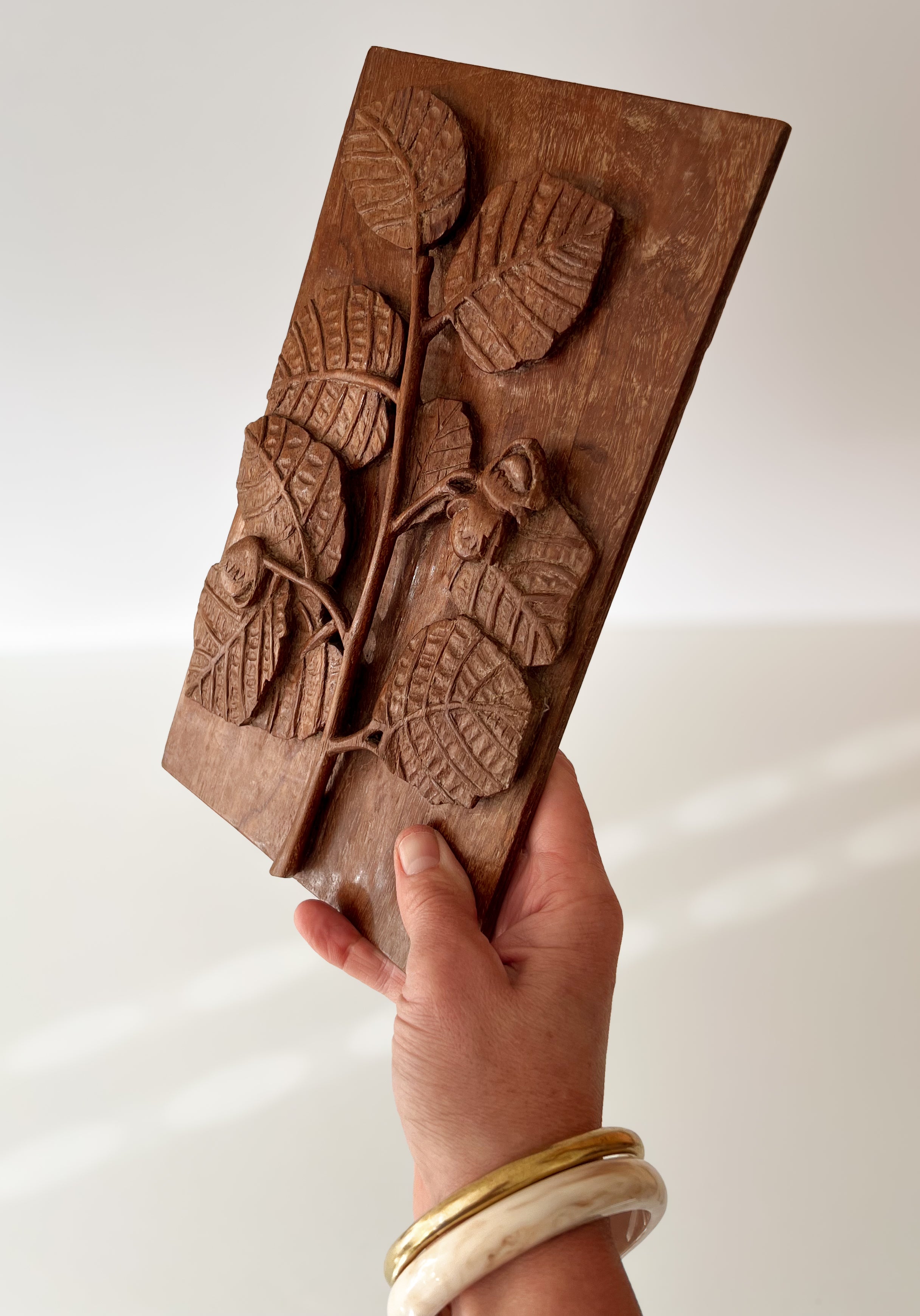 handgesneden houten paneel – bladeren en noten – vintage Noii HOME