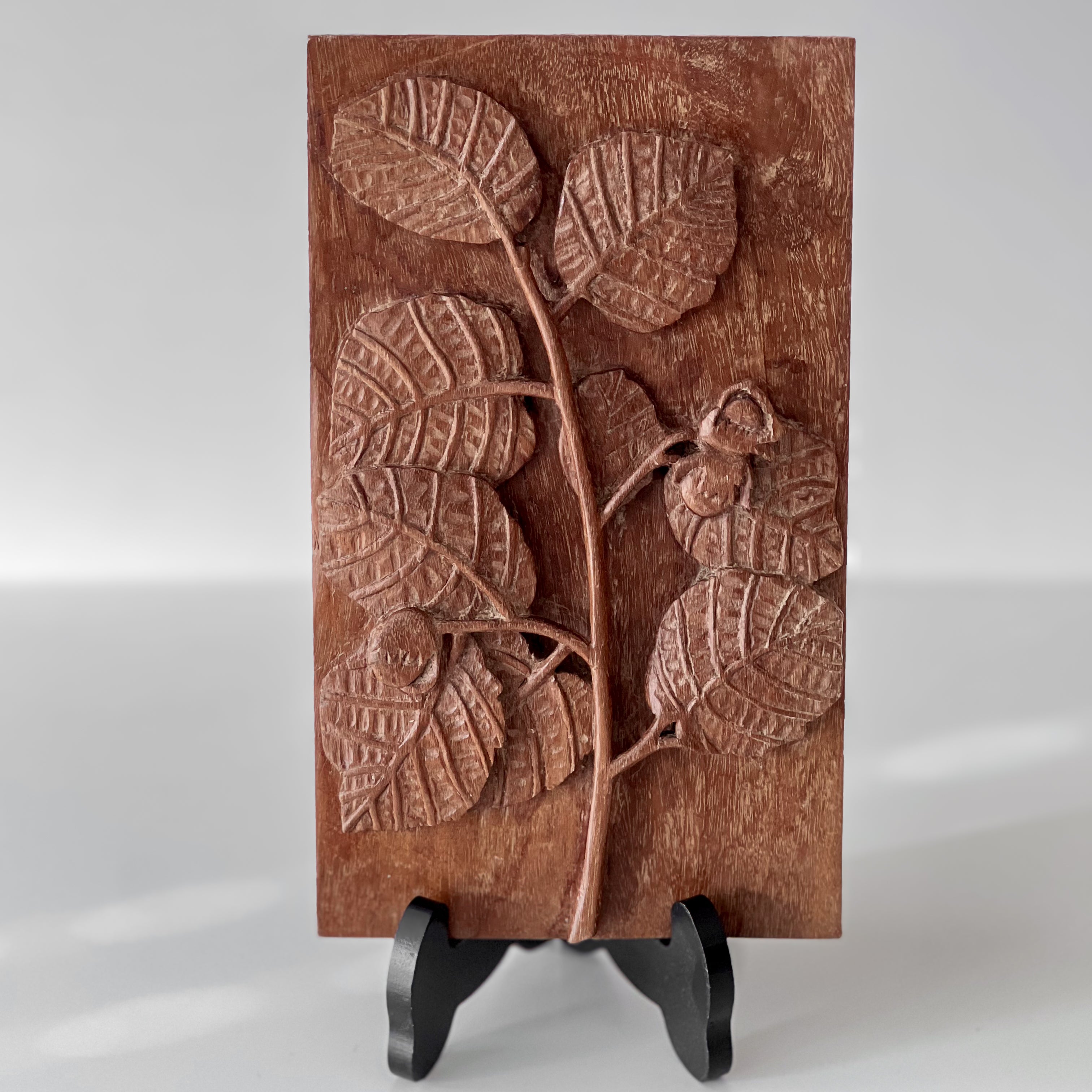 handgesneden houten paneel – bladeren en noten – vintage Noii HOME