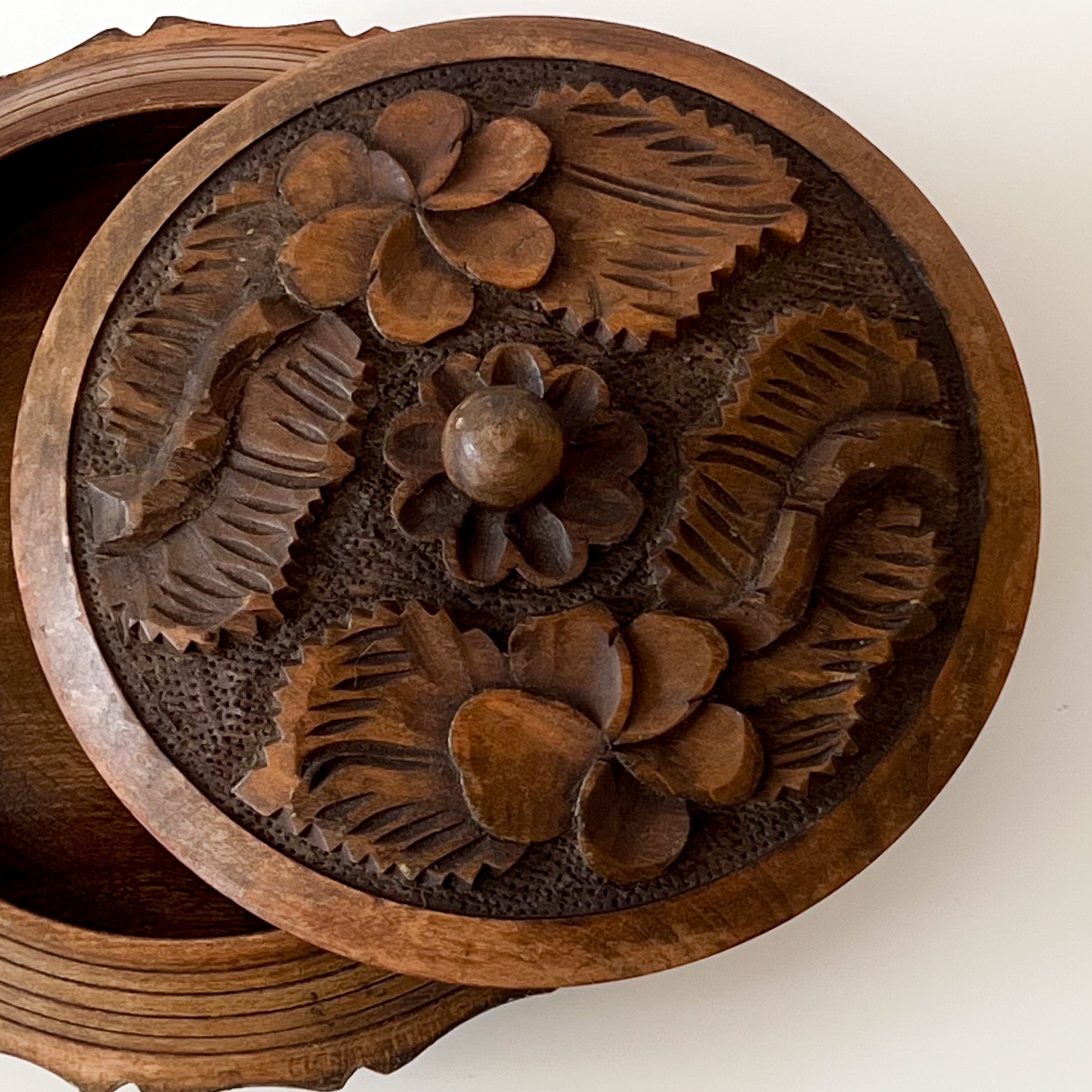 houten opbergdoosje met deksel – handgesneden – pre-loved Noii HOME
