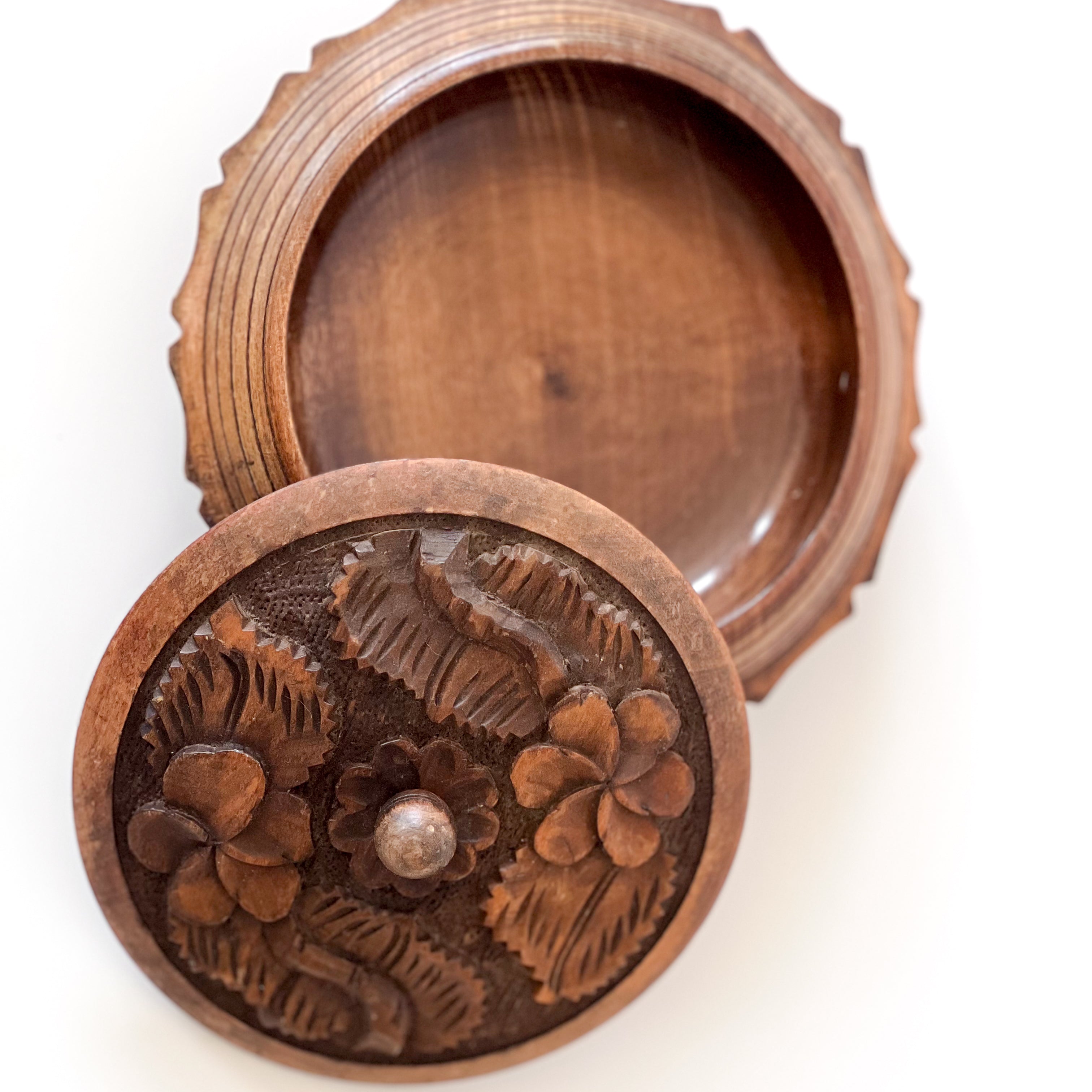 houten opbergdoosje met deksel – handgesneden – pre-loved Noii HOME