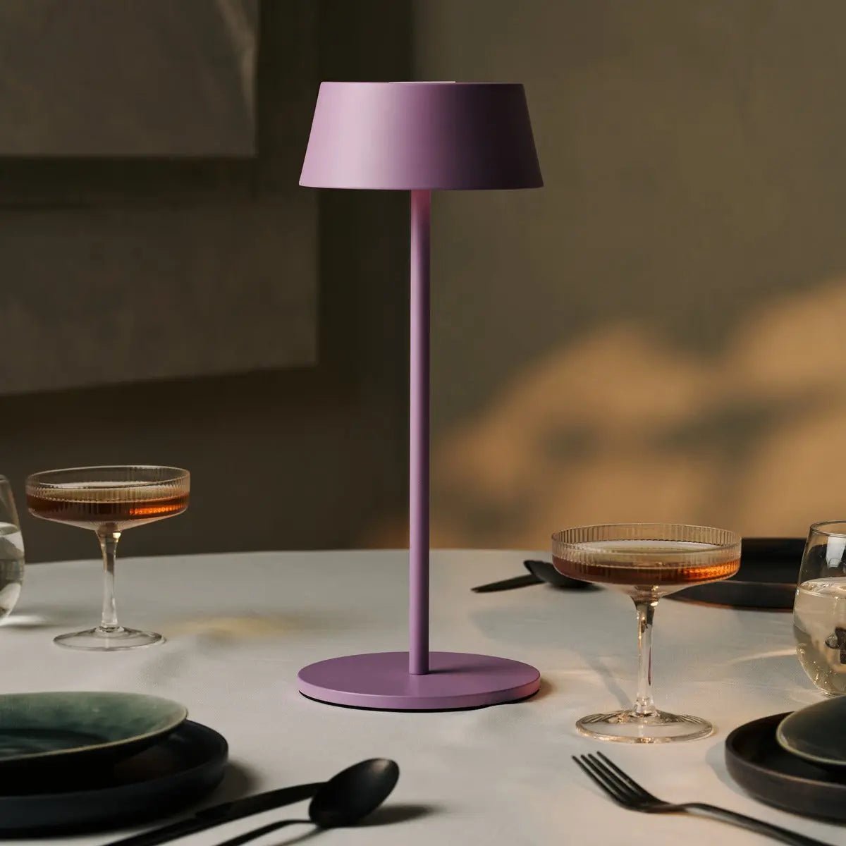 Hugo Violet Lila Oplaadbare Tafellamp | Stijlvolle, dimbare lamp en draadloos Tavellio - Amsterdam