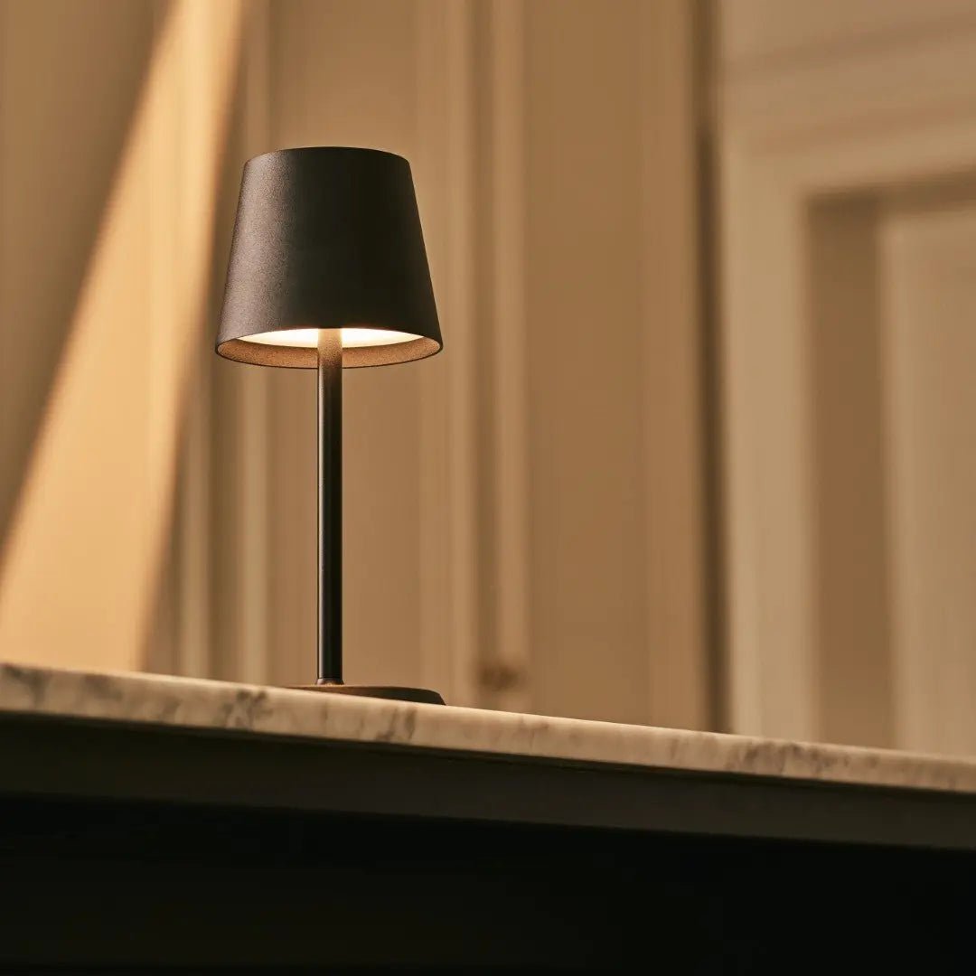 James Black oplaadbare ijzeren tafellamp – draadloos, dimbaar en elegant Tavellio - Amsterdam
