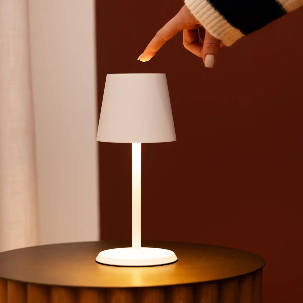 James White oplaadbare tafellamp – draadloos, dimbaar en elegant Tavellio - Amsterdam