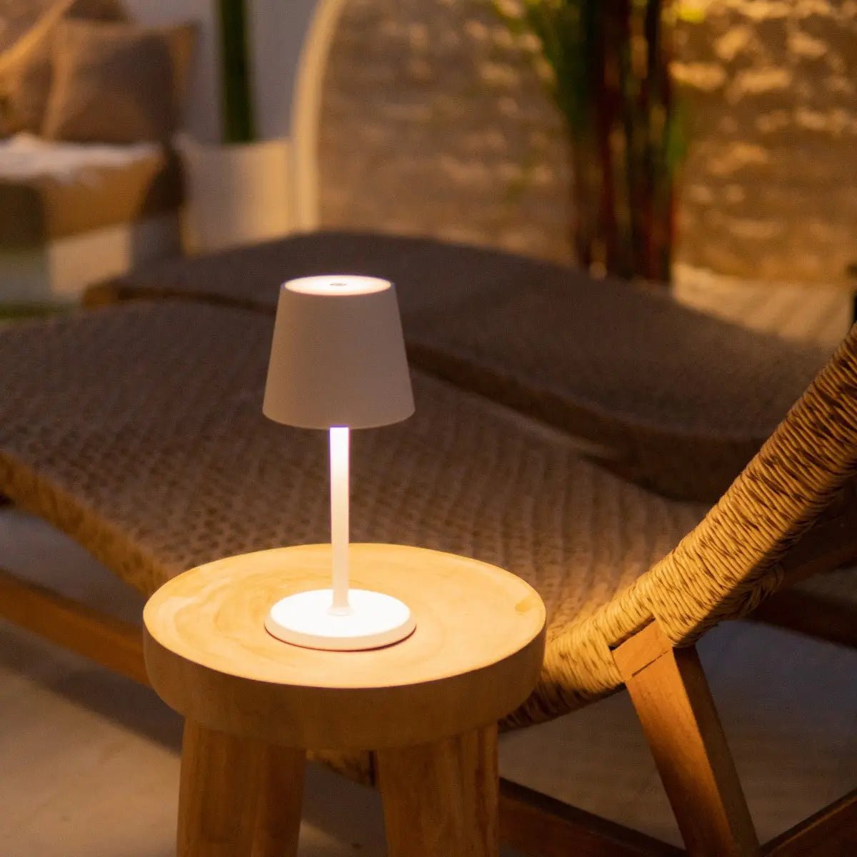 James White oplaadbare tafellamp – draadloos, dimbaar en elegant Tavellio - Amsterdam