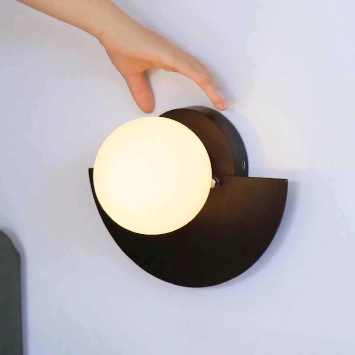 Kane zwarte draadloze wandlamp – oplaadbare hout- en glaslamp Tavellio - Amsterdam