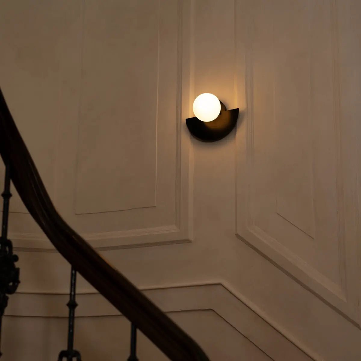 Kane zwarte draadloze wandlamp – oplaadbare hout- en glaslamp Tavellio - Amsterdam