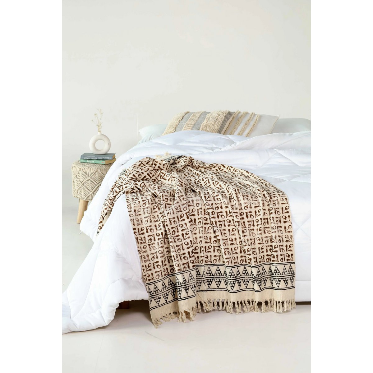 katoenen plaid paisterra – crème met aardetinten en etnisch patroon – urbane hide Urbane Hide