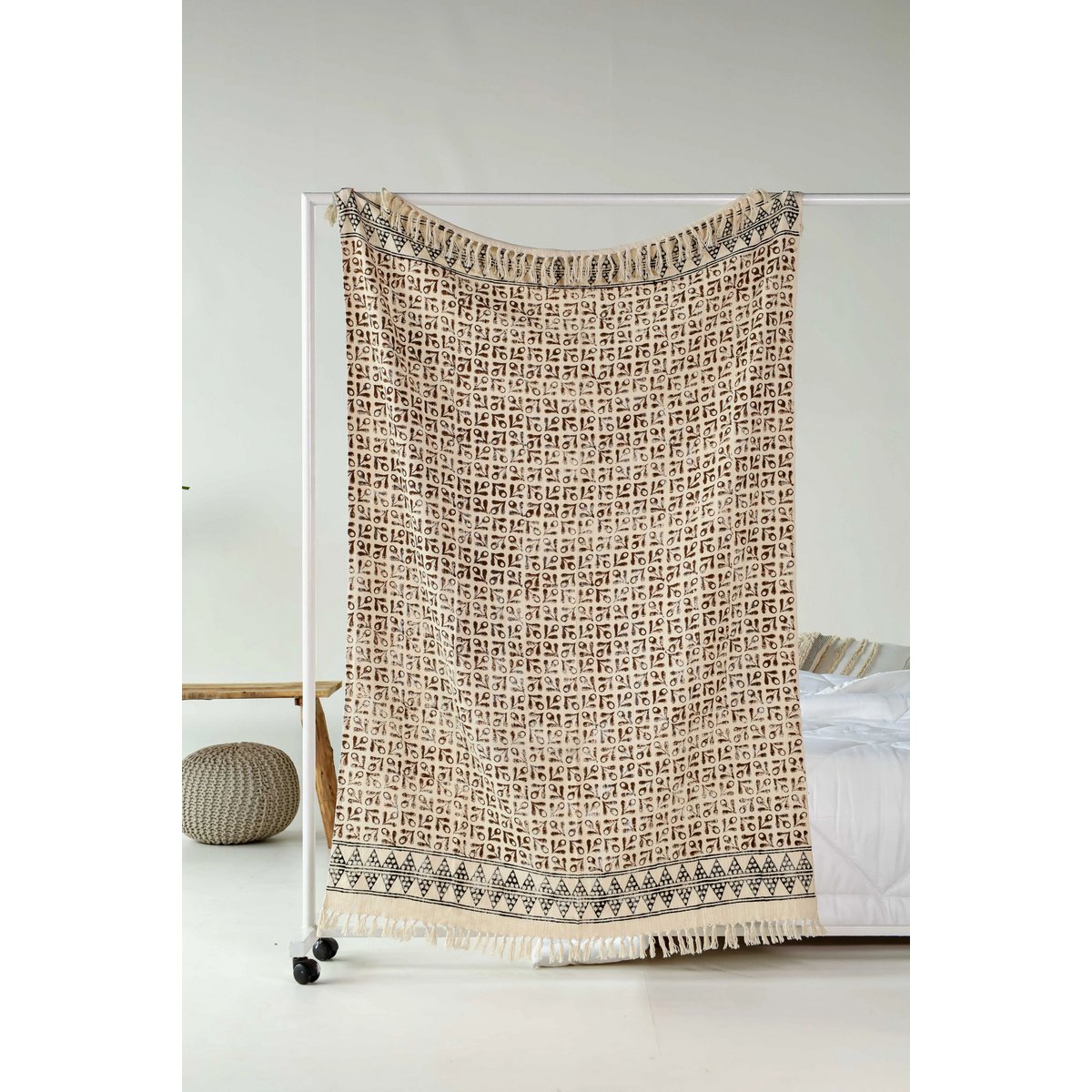 katoenen plaid paisterra – crème met aardetinten en etnisch patroon – urbane hide Urbane Hide