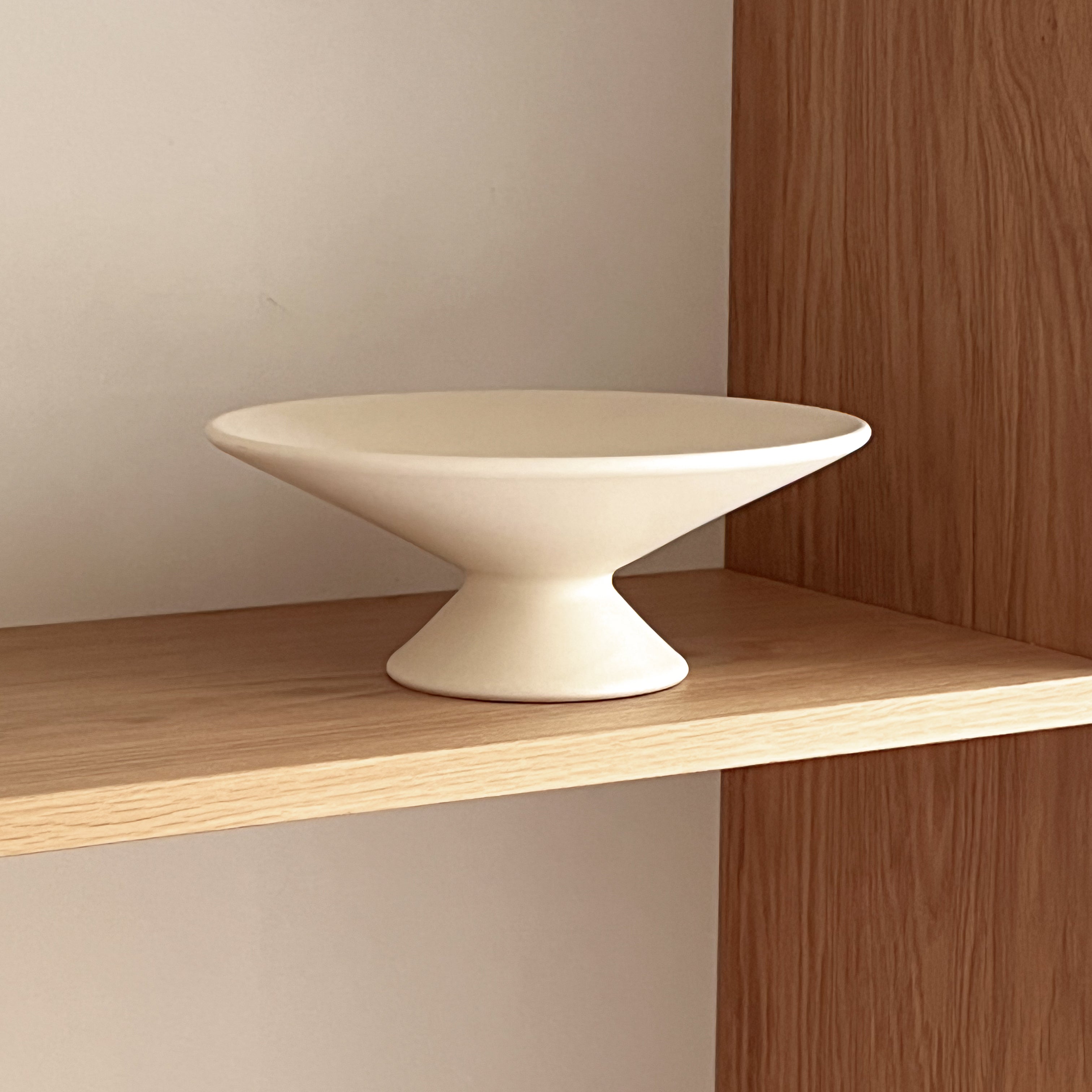keramische schaal op voet – off-white – pre-loved Noii HOME